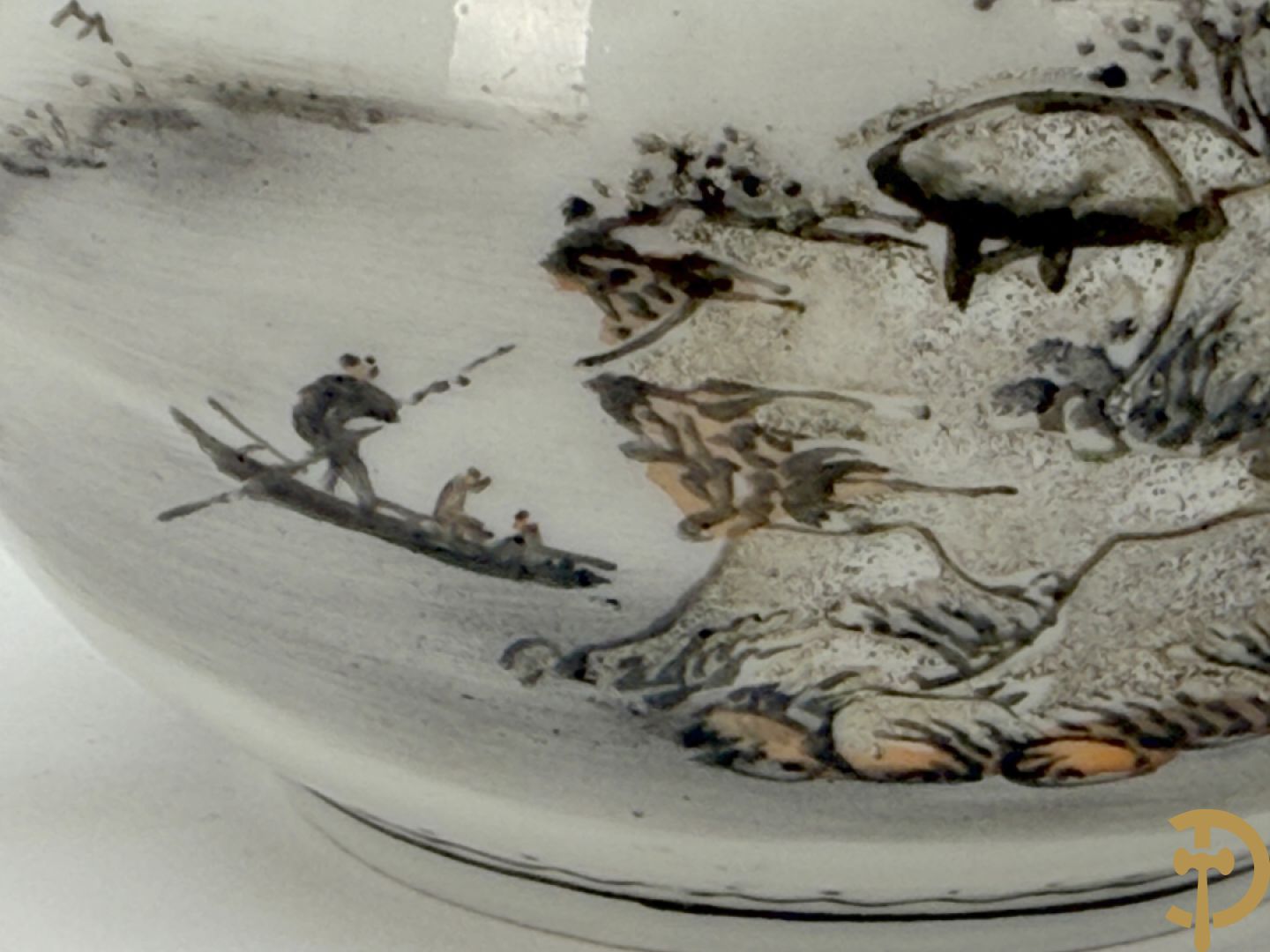 Chinees porseleinen theekannetje met landschapsdecor, vooraan en achteraan Chinese tekens, Republieks periode + kleine Kanton theekan