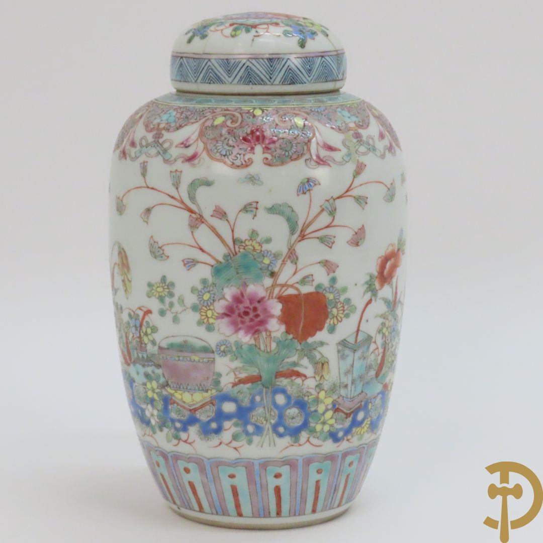 Chinese porseleinen dekselpotiche met bloemendecor