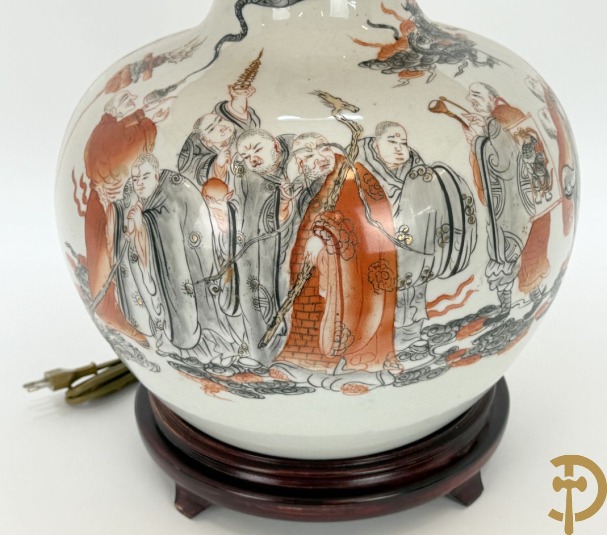 Chinese porseleinen vaas met handbeschilderde geanimeerde taferelen - als lampadaire omgebouwd