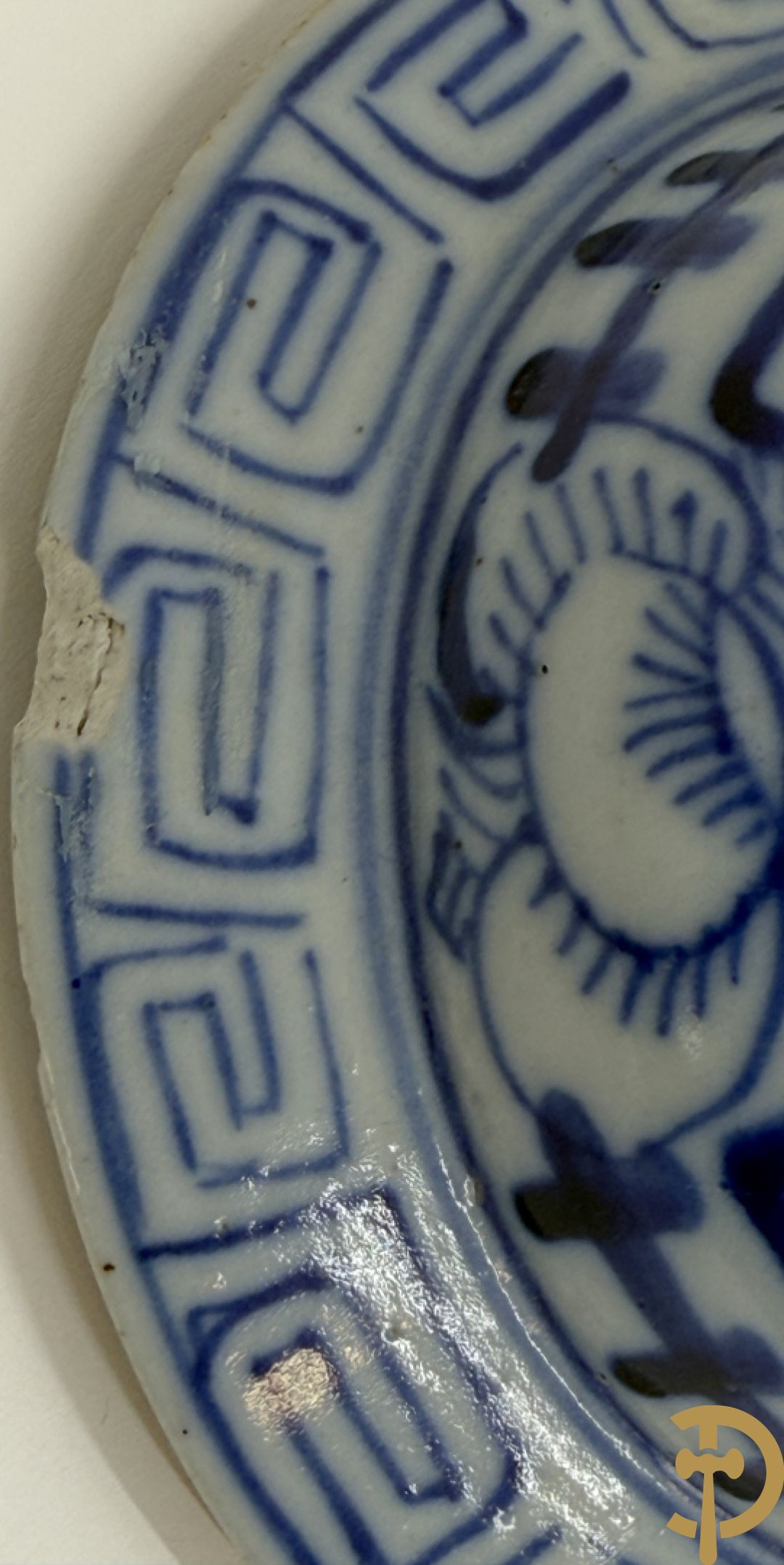 Paar blauw/witte Chinese porseleinen dekselpotiches met bloemen en Chinese tekens