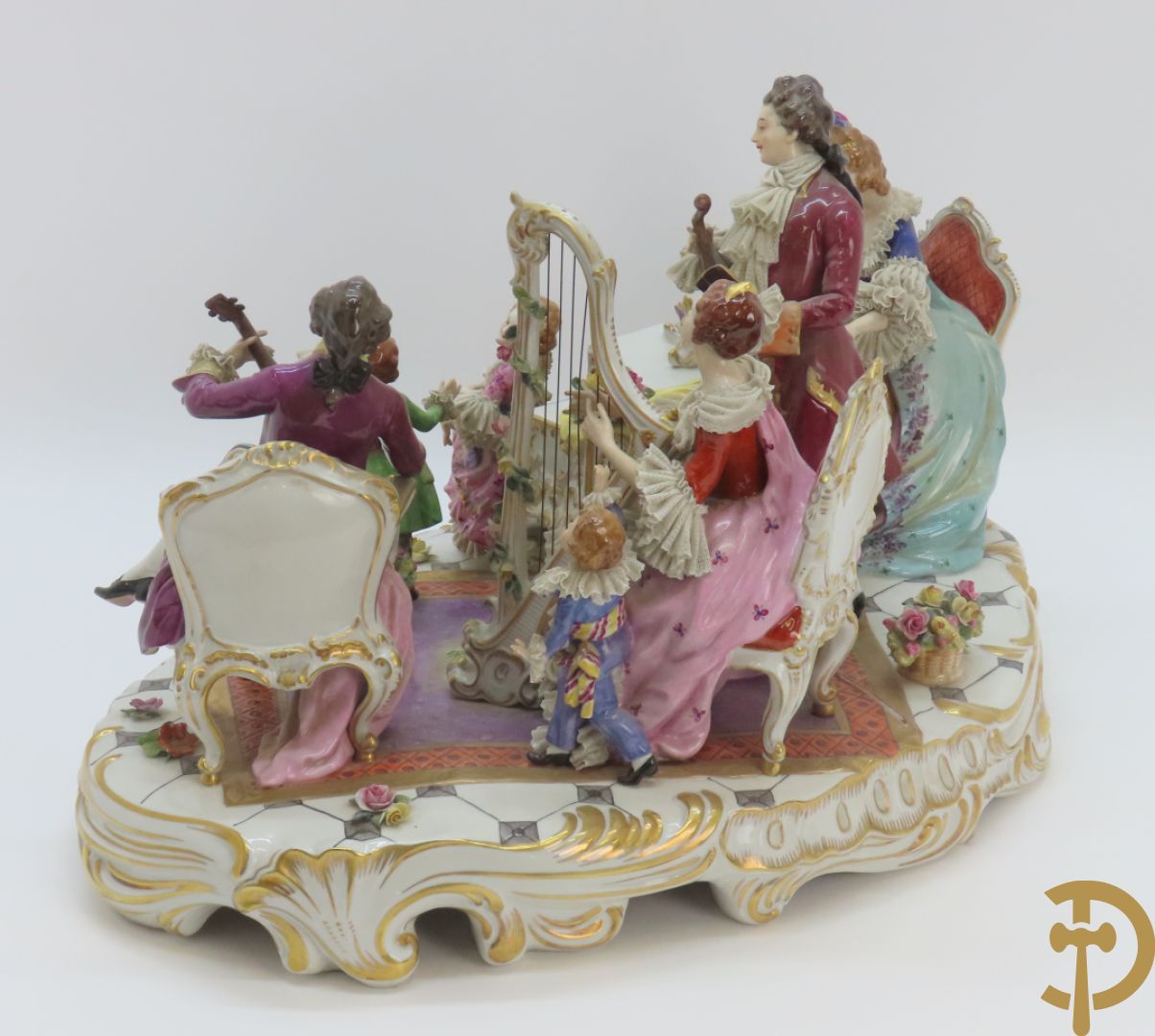 Grote gekleurde porseleinen geanimeerde groep met 7 muziekspelers