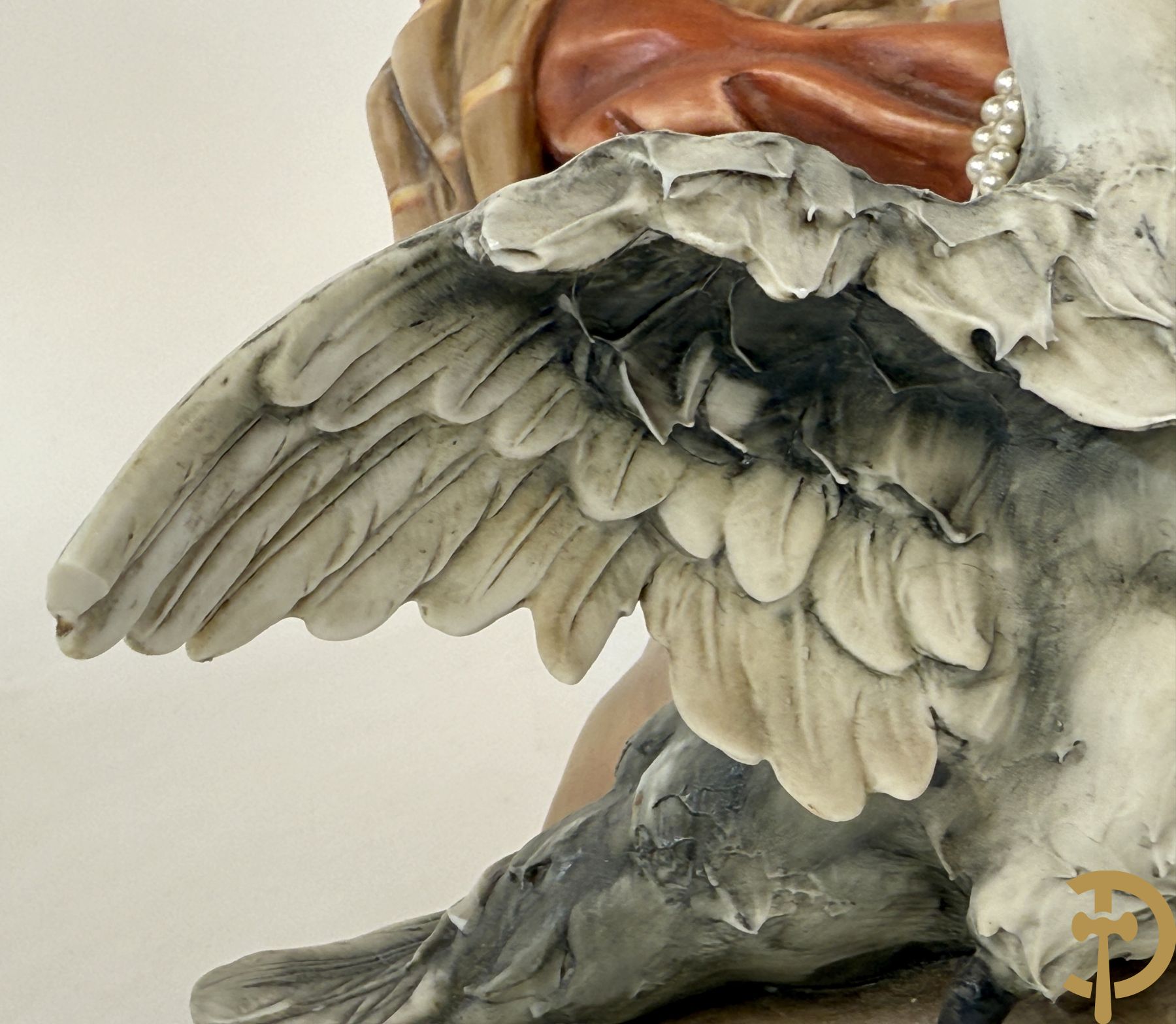 Italiaanse biscuitgroepen w.o. grote groep met 2 liggende naakte dames met zwaan, jongeman op rots, vioolspeler met edeldame, dame met kanten jurk en kinderen + Armani G. getekend 