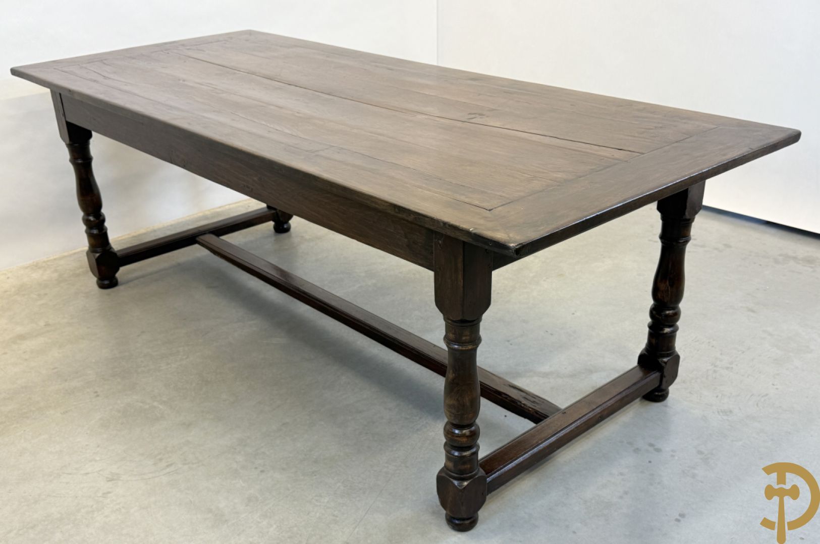 Massief eiken tafel op ballusterpoten