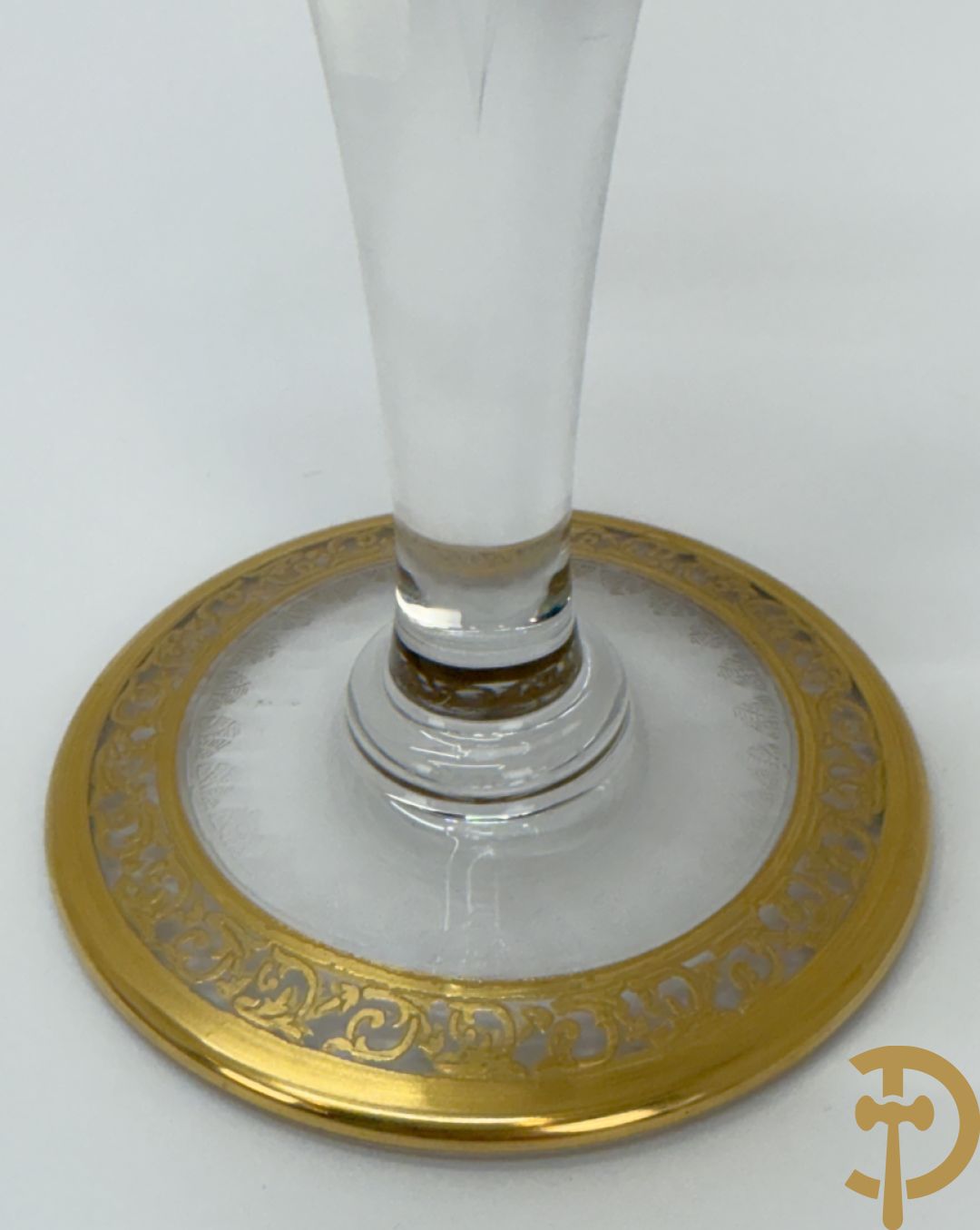 Paar kristallen kandelaars, Thistle Or, Saint Louis gemerkt