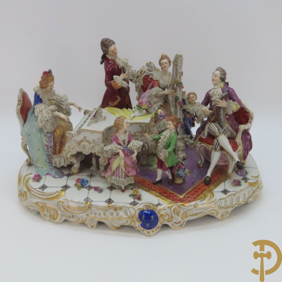 Grote gekleurde porseleinen geanimeerde groep met 7 muziekspelers