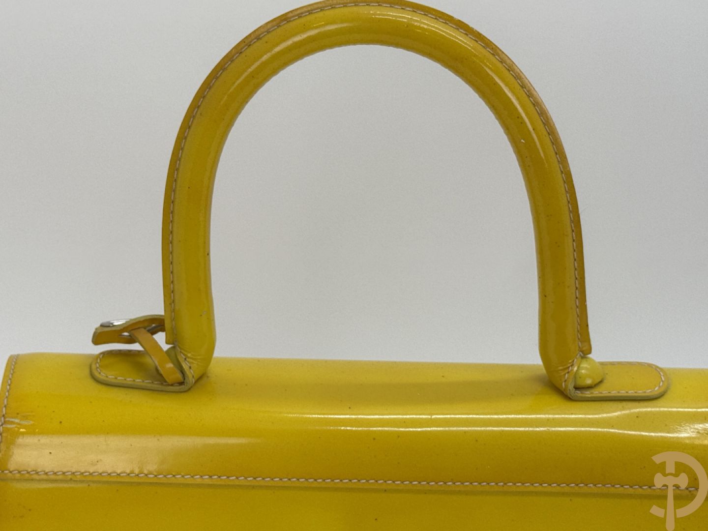 Unieke handtas Delvaux in fluo geel, model Brillant, gelimiteerde en genummerde serie 8/10, mode 2001 Landed - ontwerp van Walter Van Beirendonck uit 2001