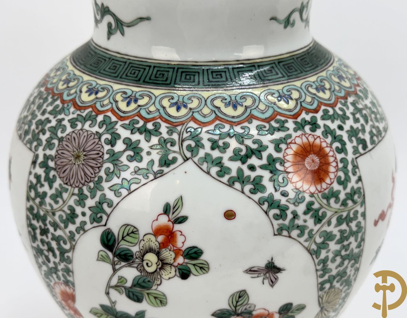 Chinese porseleinen dekselpotiche met bloemendecor