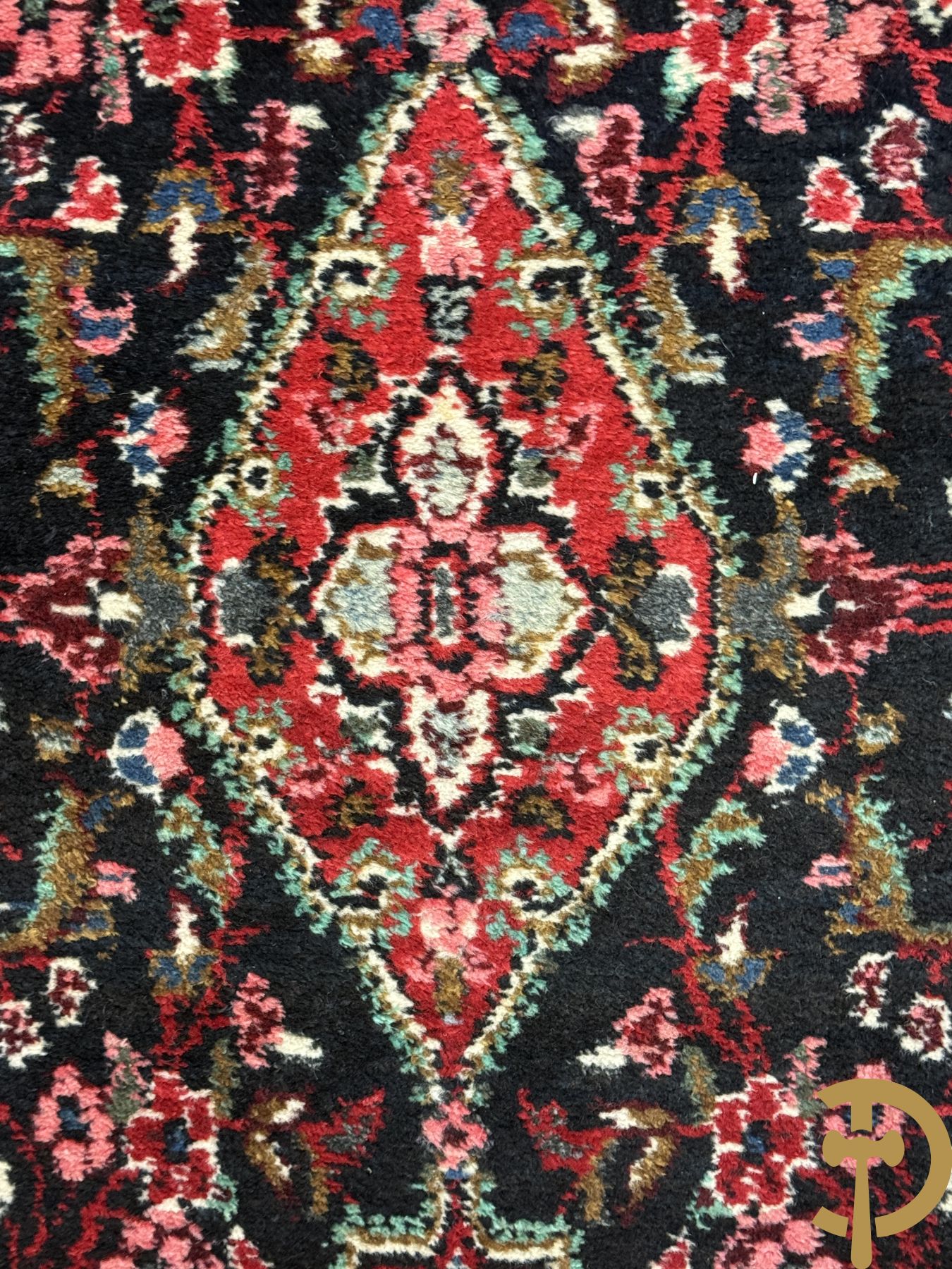 Twee oosterse handgeknoopte lopers