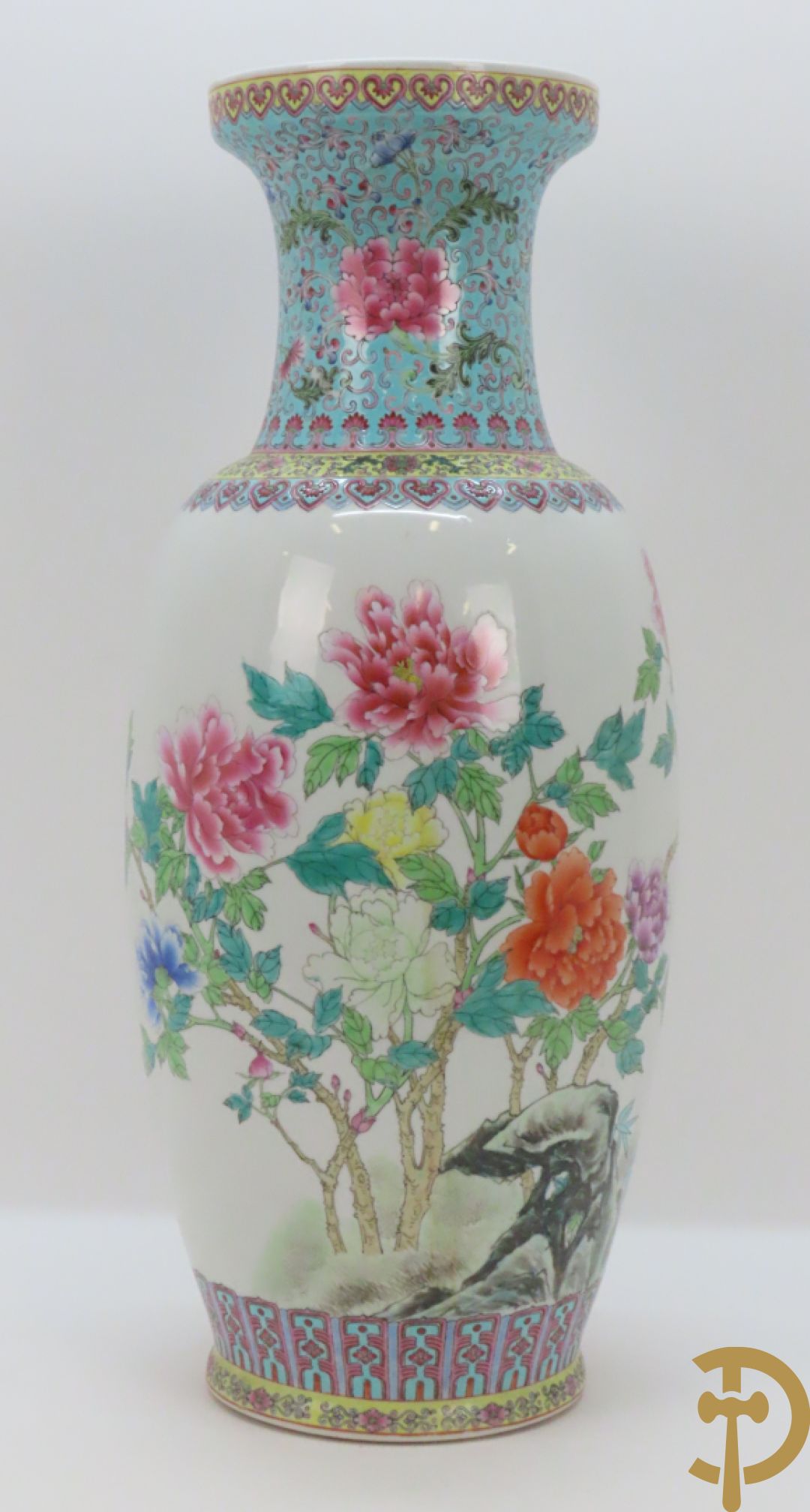 Chinese porseleinen repubieksvaas met bloementafereel