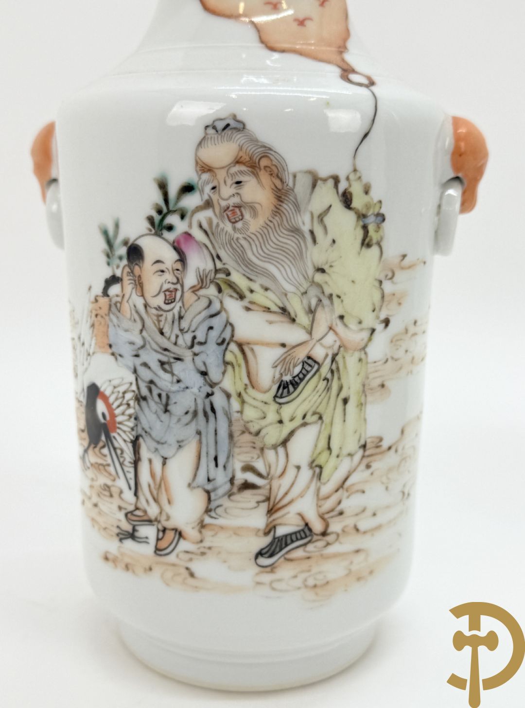 Chinees porseleinen vaasje met wijsgerendecor + Chinese porseleinen rolvaas met decor van ezel in berglandschap