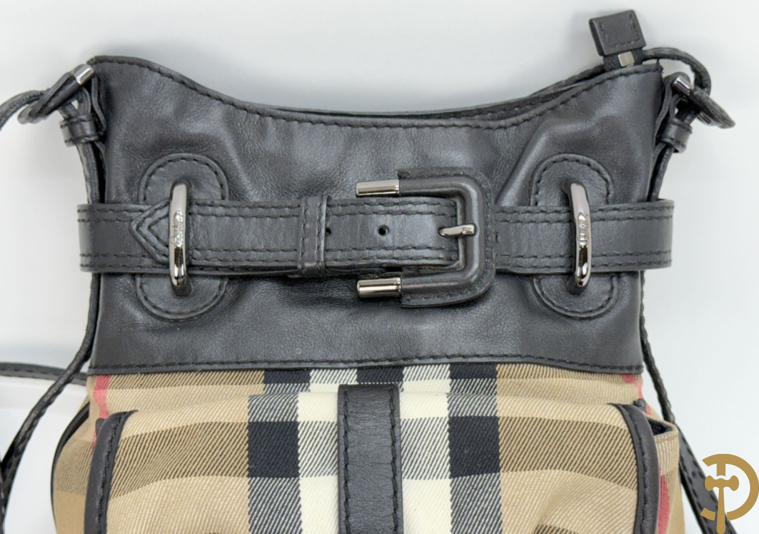 Schoudertas Burberry in stof en leder met bijhorende zak