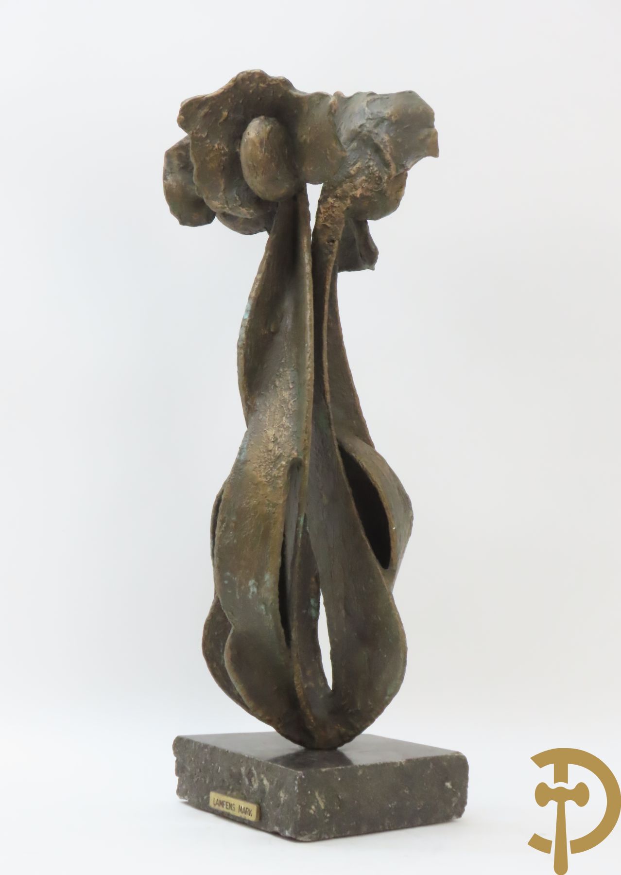 Lampens Marc (van) LM gemonogrammeerd - Bronzen gepatineerde bloem