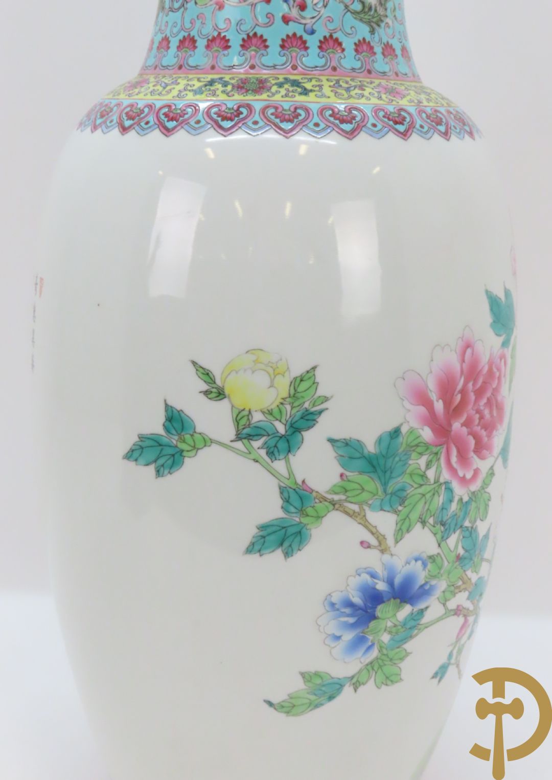 Chinese porseleinen repubieksvaas met bloementafereel