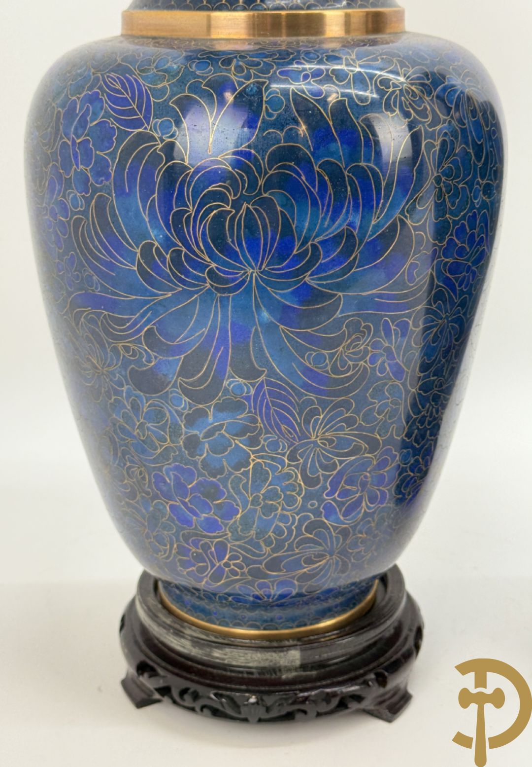 Paar blauwe cloisoné vazen met bloemendecor