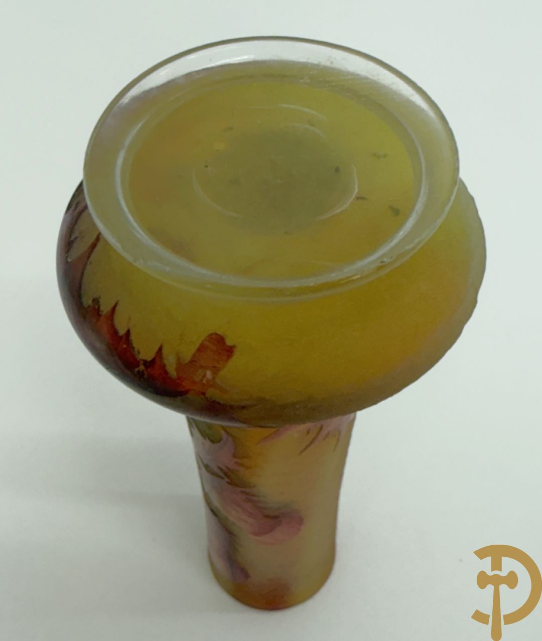 Vaasje in glaspasta met disteldecor, Daum Nancy getekend