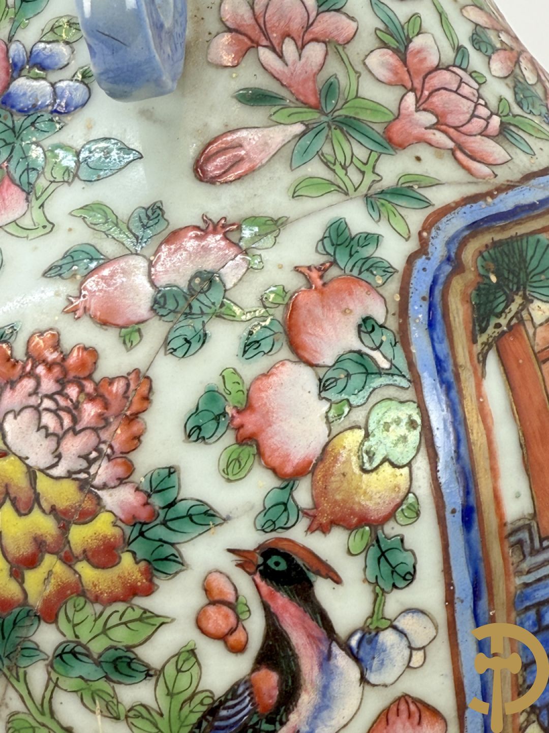 Chinese porseleinen vaas met geanimeerd krijgerdecor en vogeltaferelen