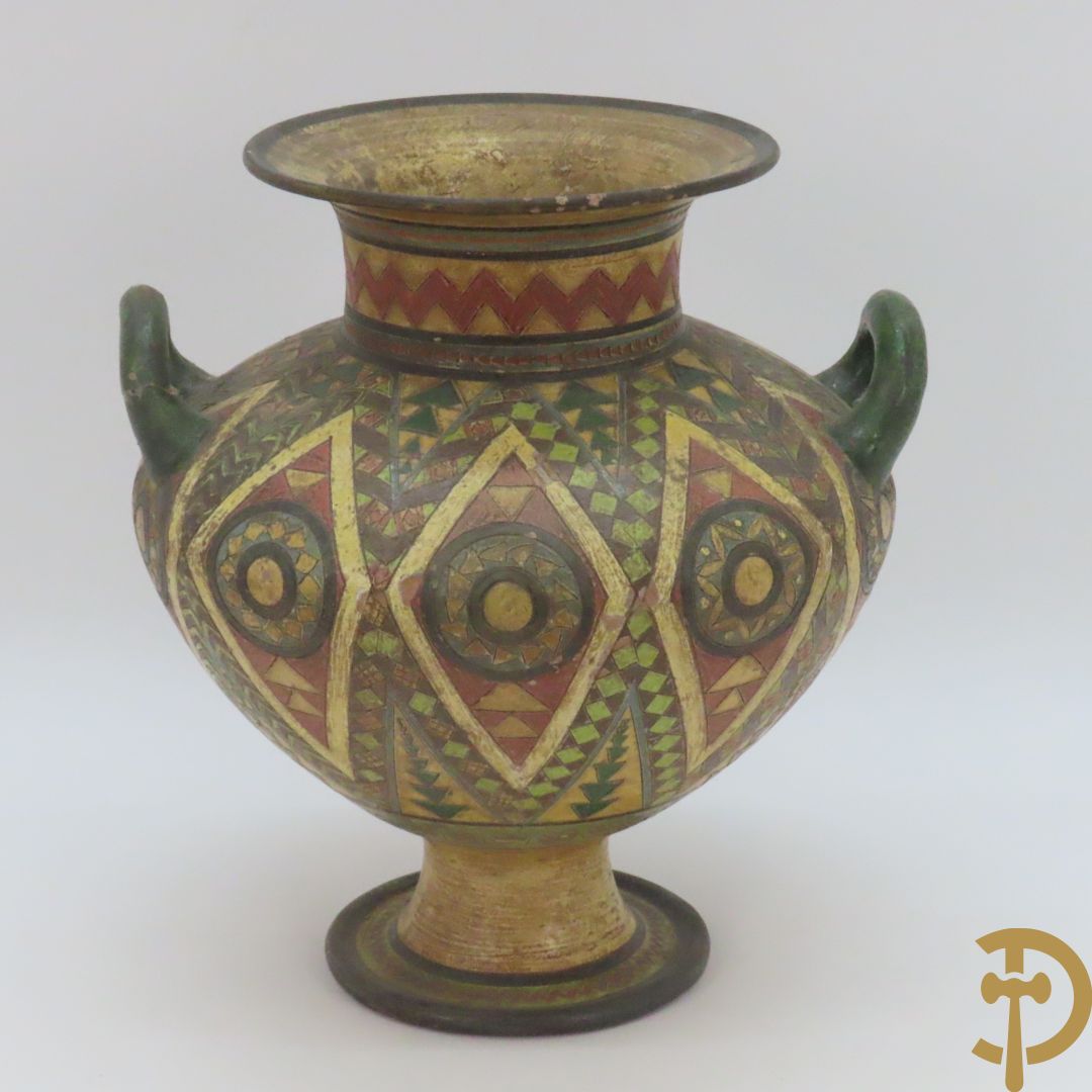 Vaas in terra cotta met geometrische motieven, Amfora, Grieks model, onleesbaar getekend onderaan