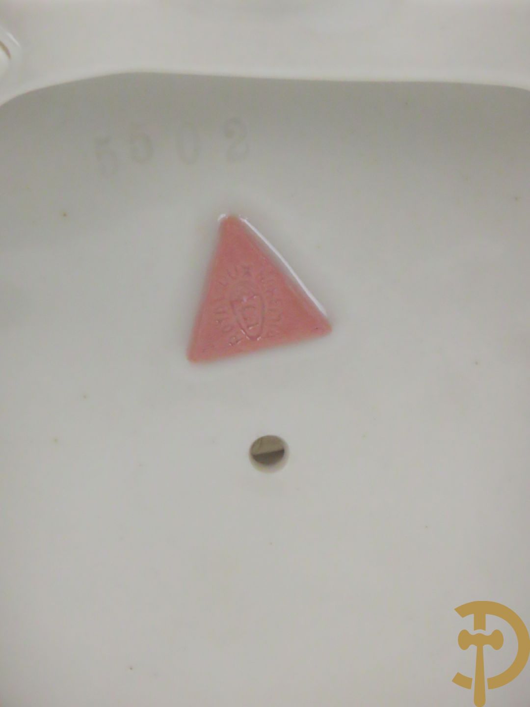 Koets in Royal Dux getrokken door cupido