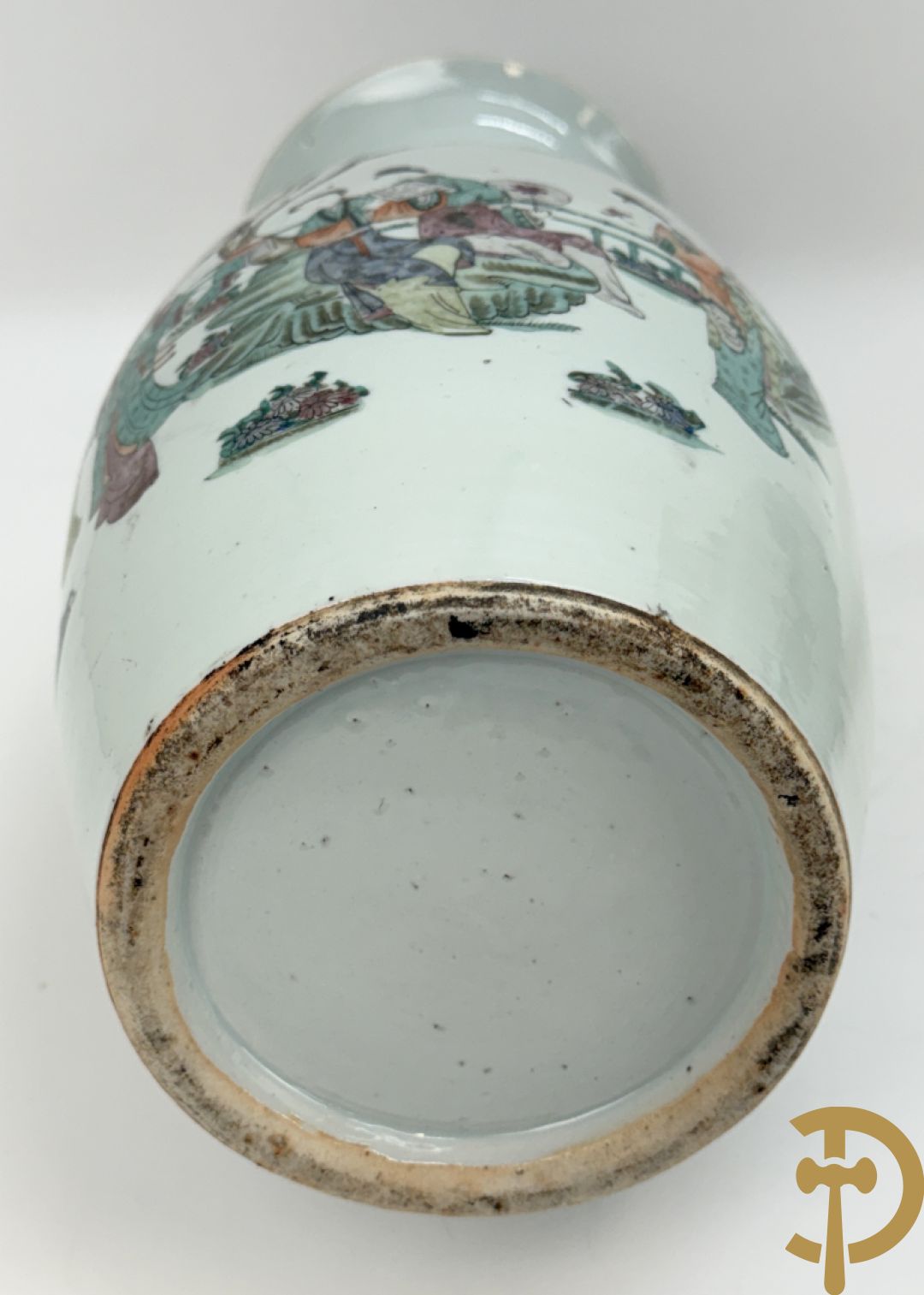 Paar Chinese porseleinen vazen met geisha decor en dames in landschap