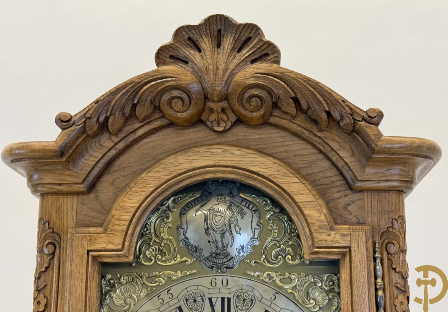 Massief eiken staande klok Louis XV stijl met bloemensculptuur