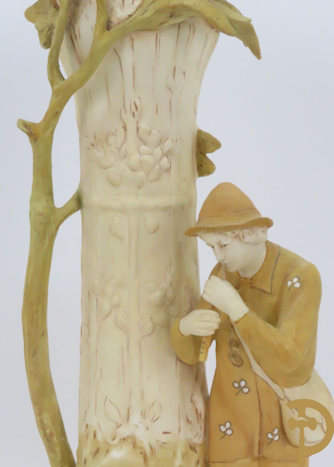 Paar Royal Dux vazen met herderpaar, gemerkt onderaan