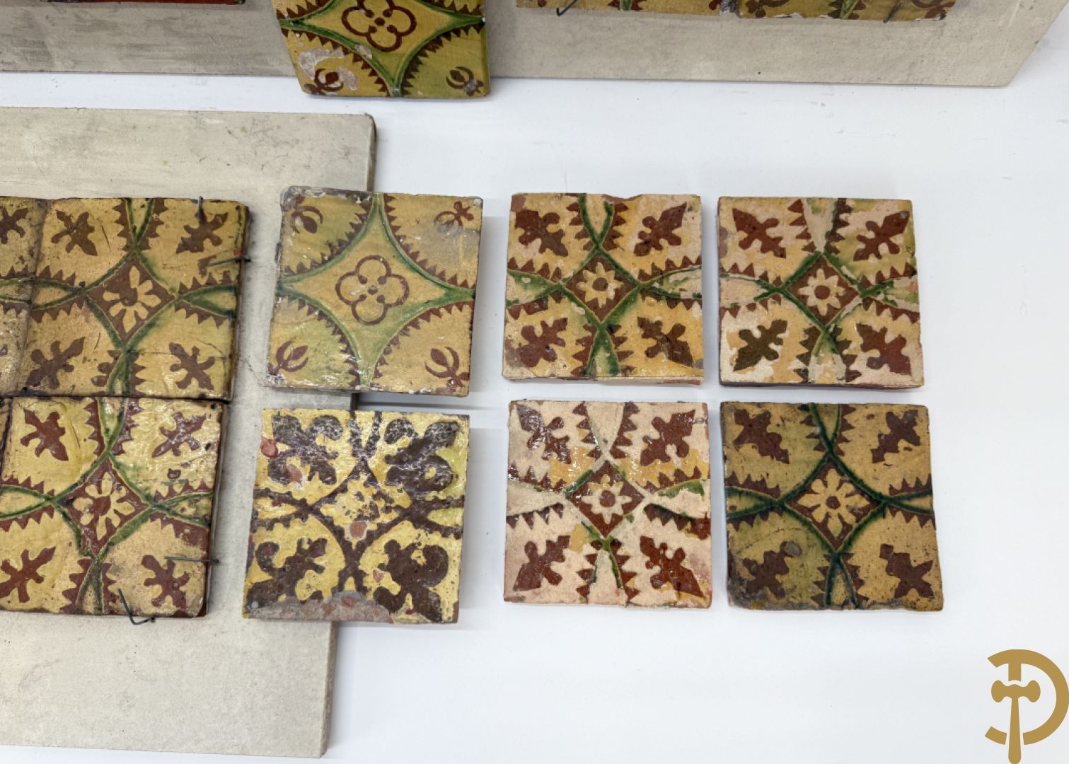 Verzameling 18e en 19e Torhoutse tegeltjes