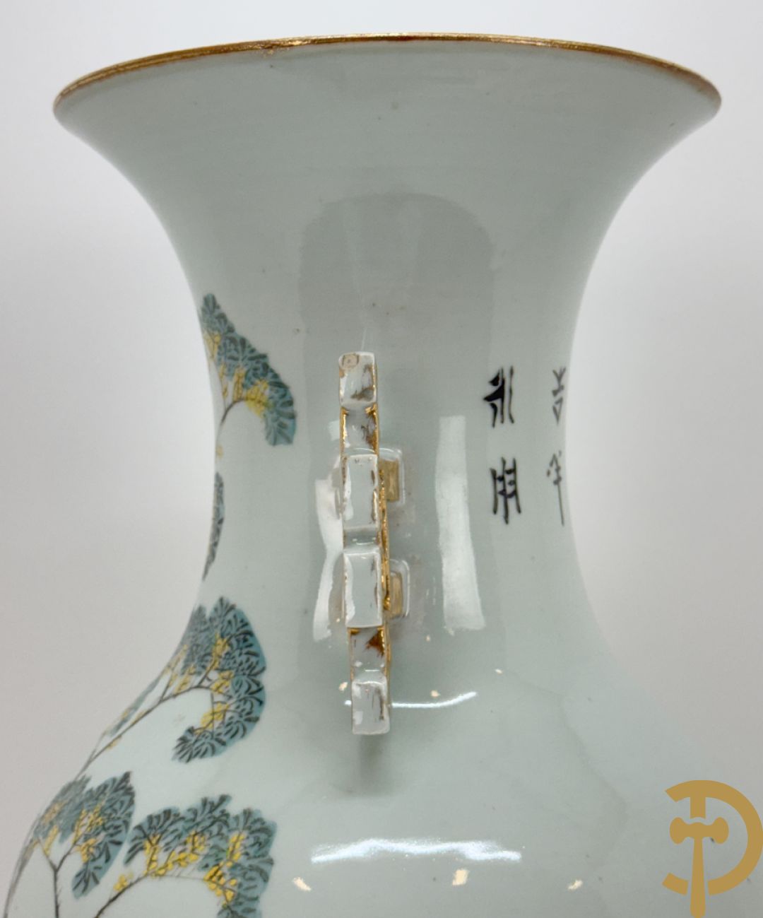 Chinese porseleinen vaas met decor van wijsgeer omgeven door kinderen