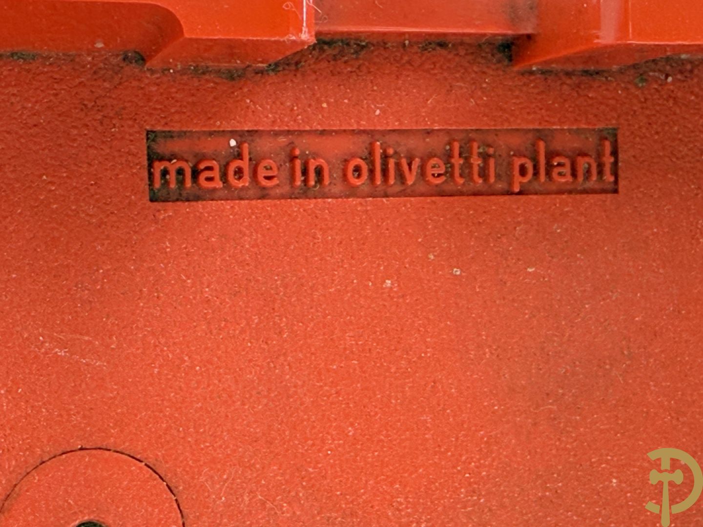 Typmachine in design plexi uitvoering door Olivetti 