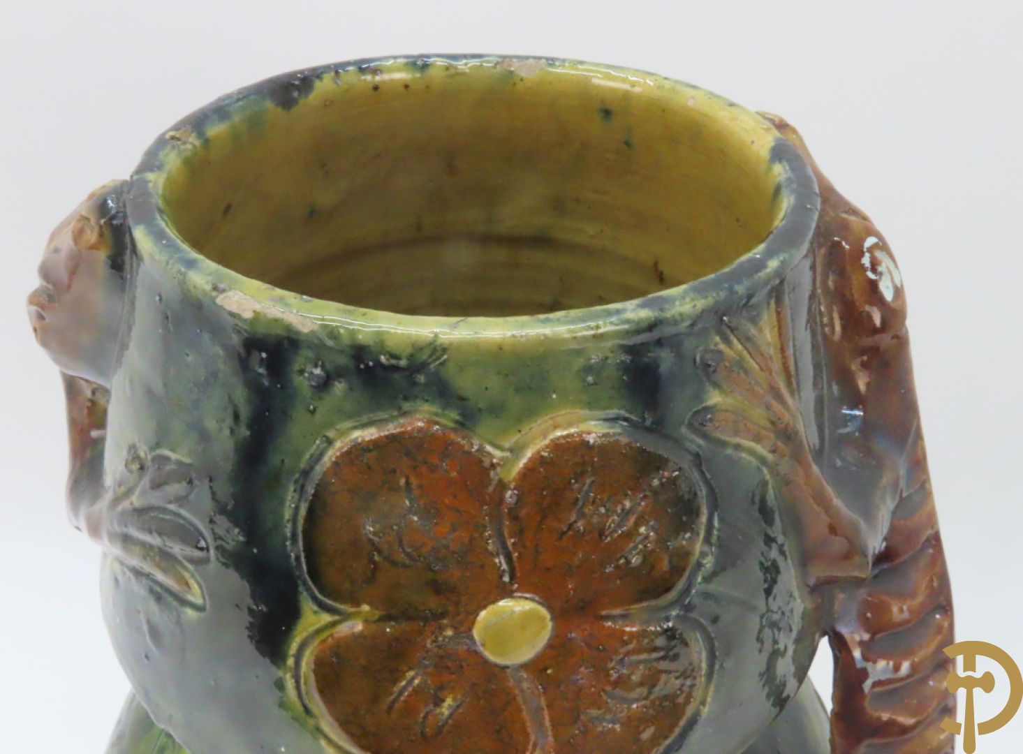 Vlaamse aardewerken vaas met salamander en bloemendecor, VH gemerkt (Van Humskerk)