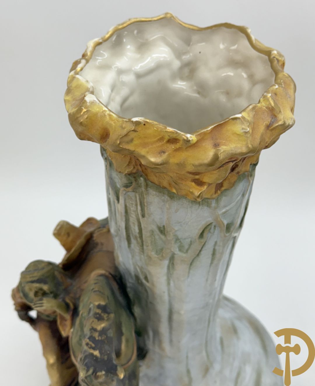 Paar Austria vazen bezet met orientaalse ruiters, nummer 4935