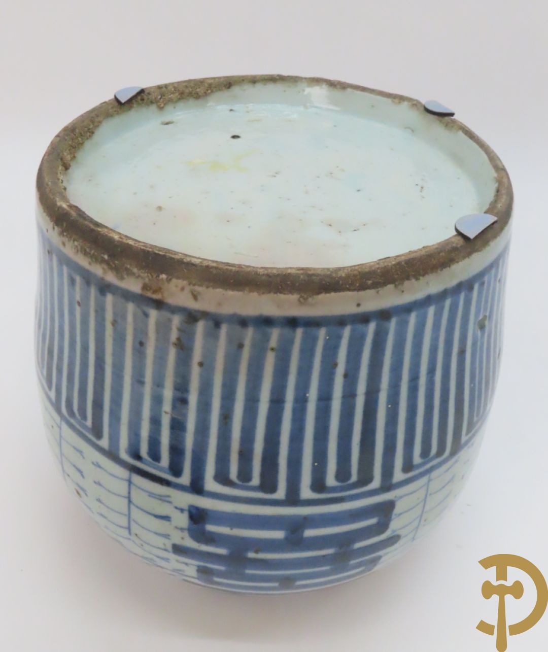 Porseleinen Chinese vaas met bloemendecor + potiche met bloemendecor + tabakspot