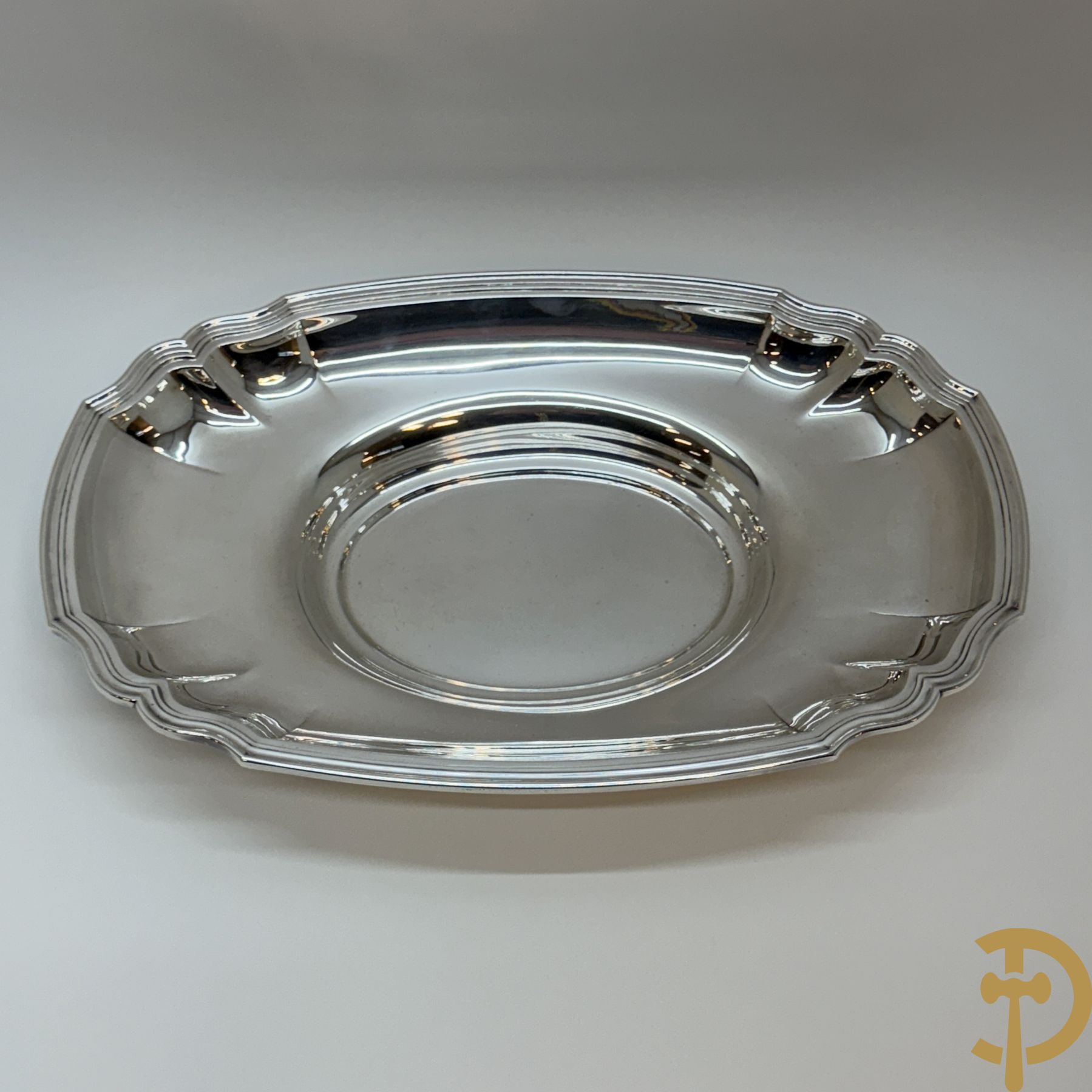 Massief zilveren schotel, Wolfers 835 gemerkt