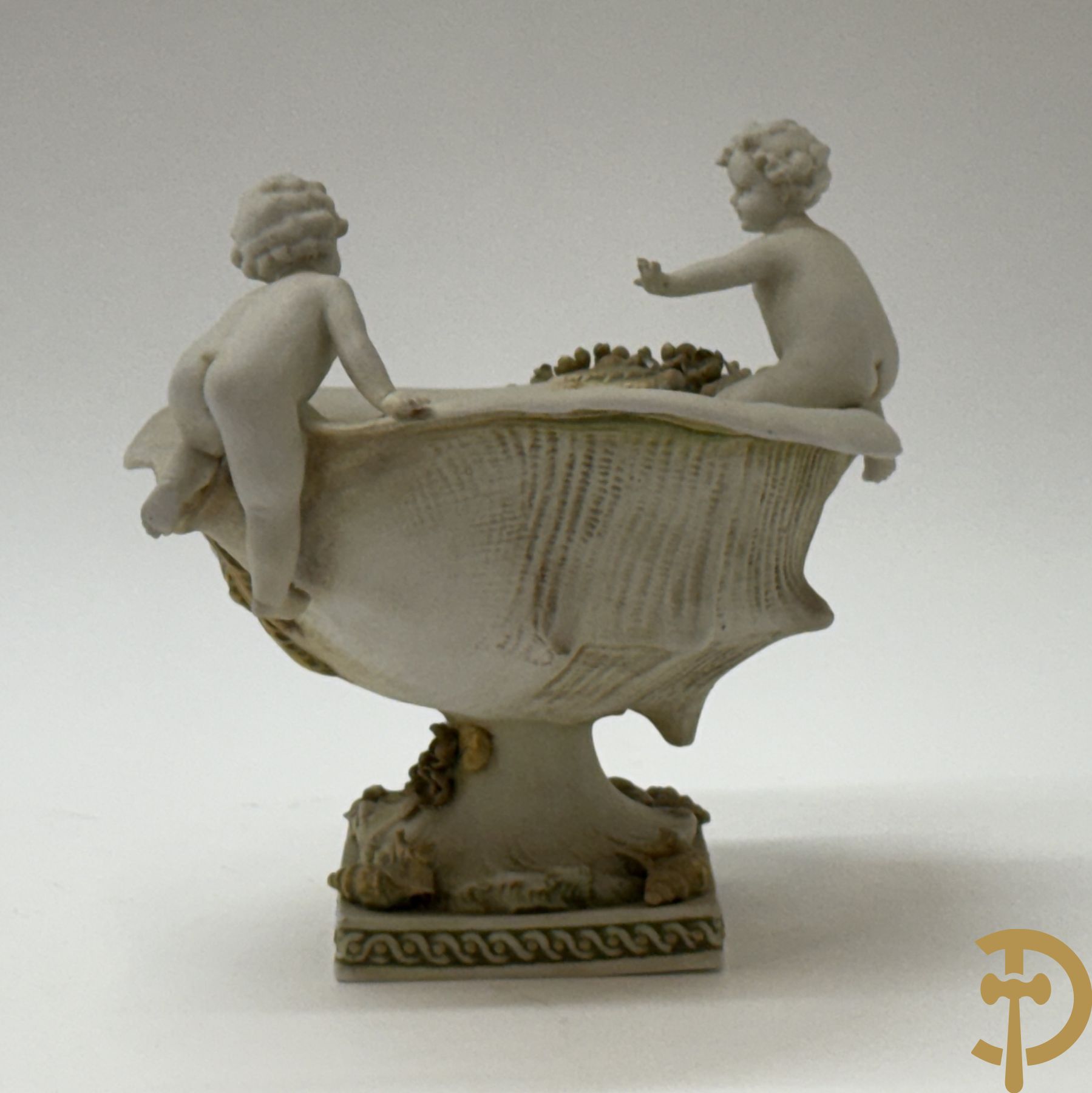 Biscuit coupe rocaille met 2 cupido