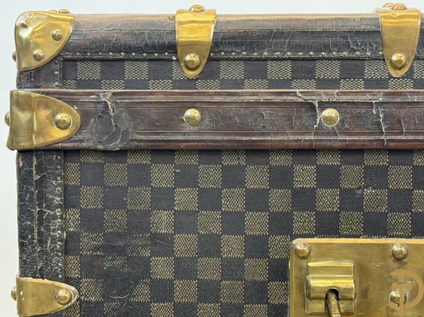 Antieke reiskoffer Louis Vuitton met houten latten, genummerd N41601, met bijhorende sleutel