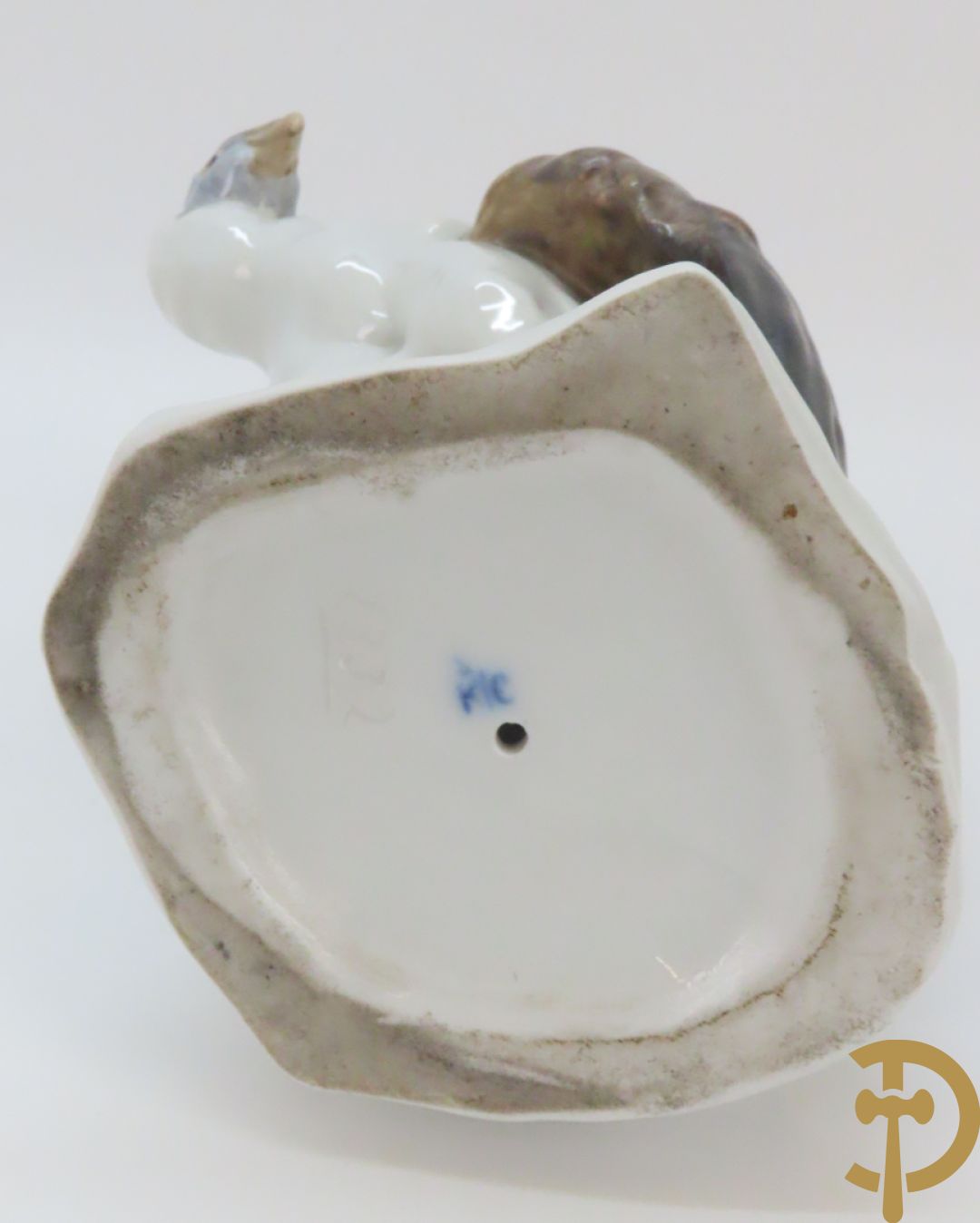 Porseleinen vogel Condor, onderaan gemerkt K/C nummer 2332