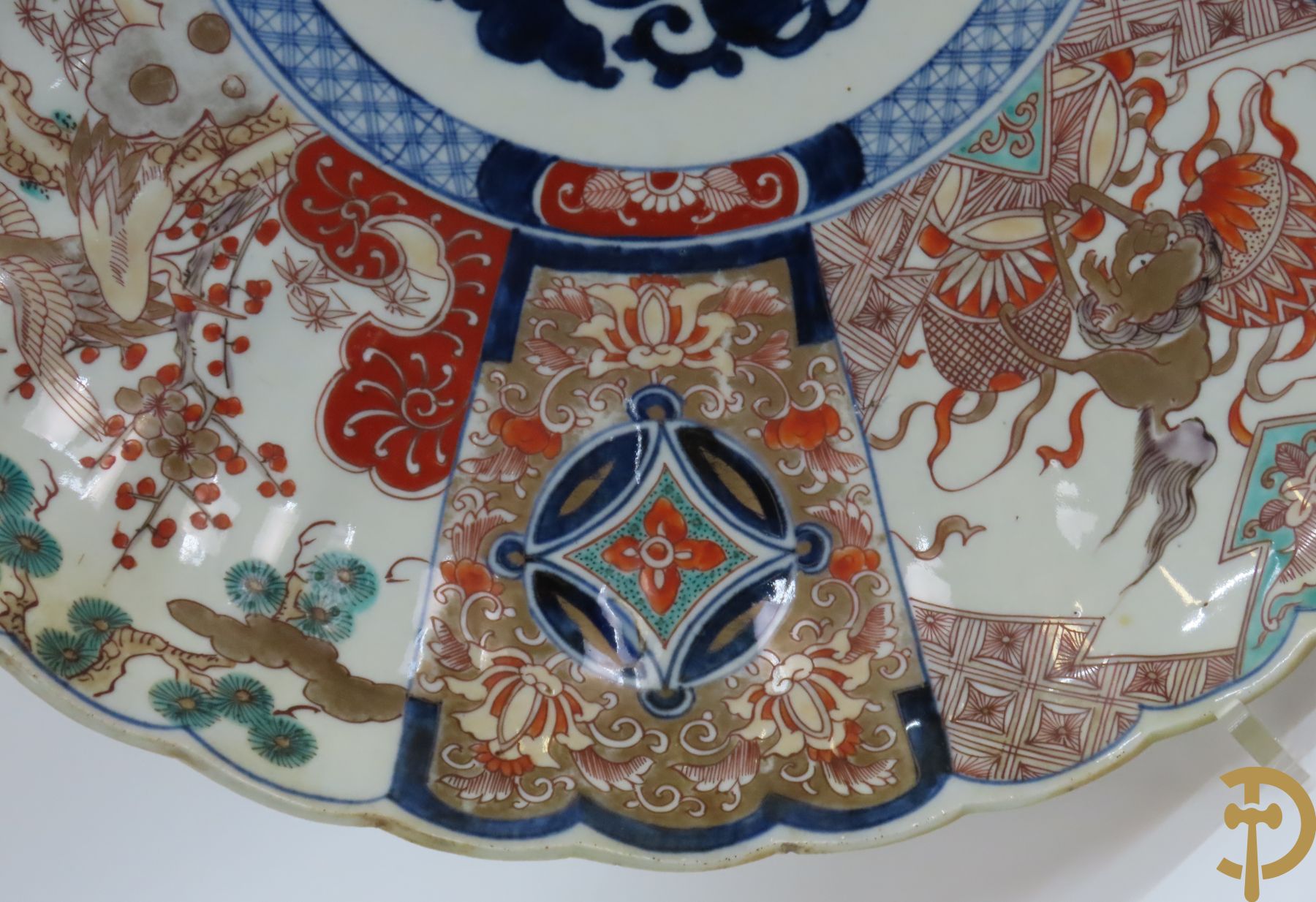 Grote porseleinen gelobde Japanse Imari schotel