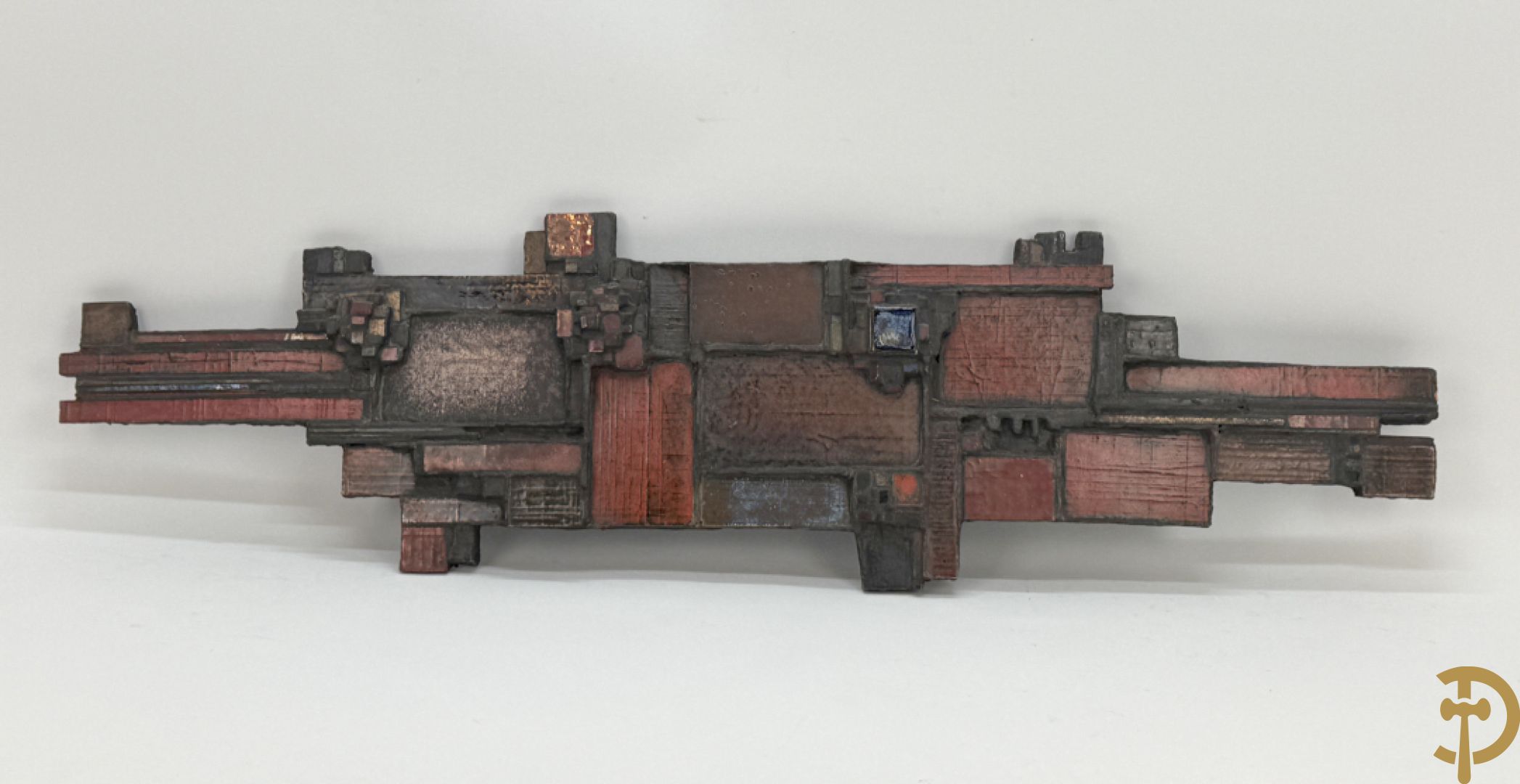 Muurplakkette met geometrische motieven in gekleurd keramiek, Pia Manu 1/3/63