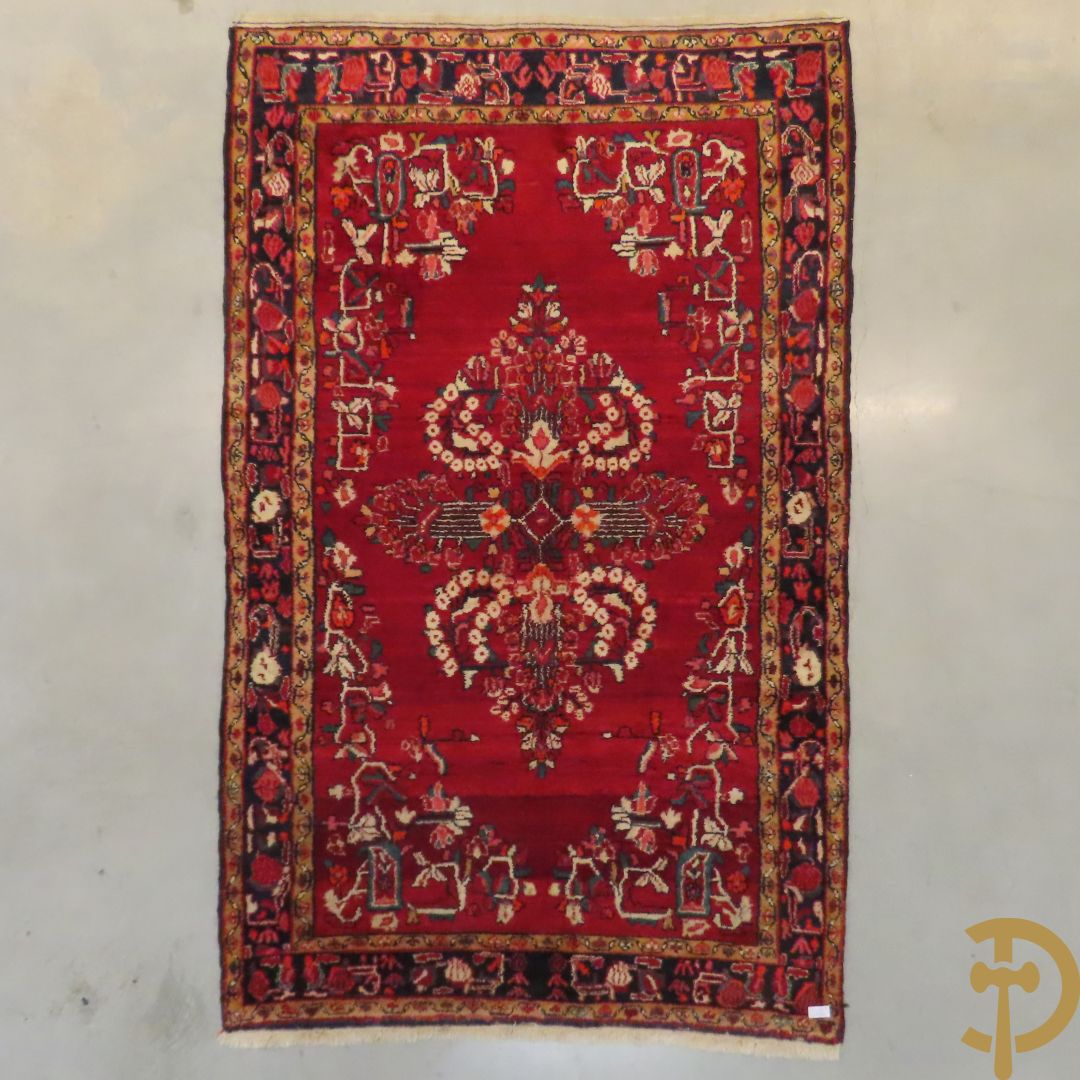 Oosters handgeknoopt tapijt Hamadan met rode fond