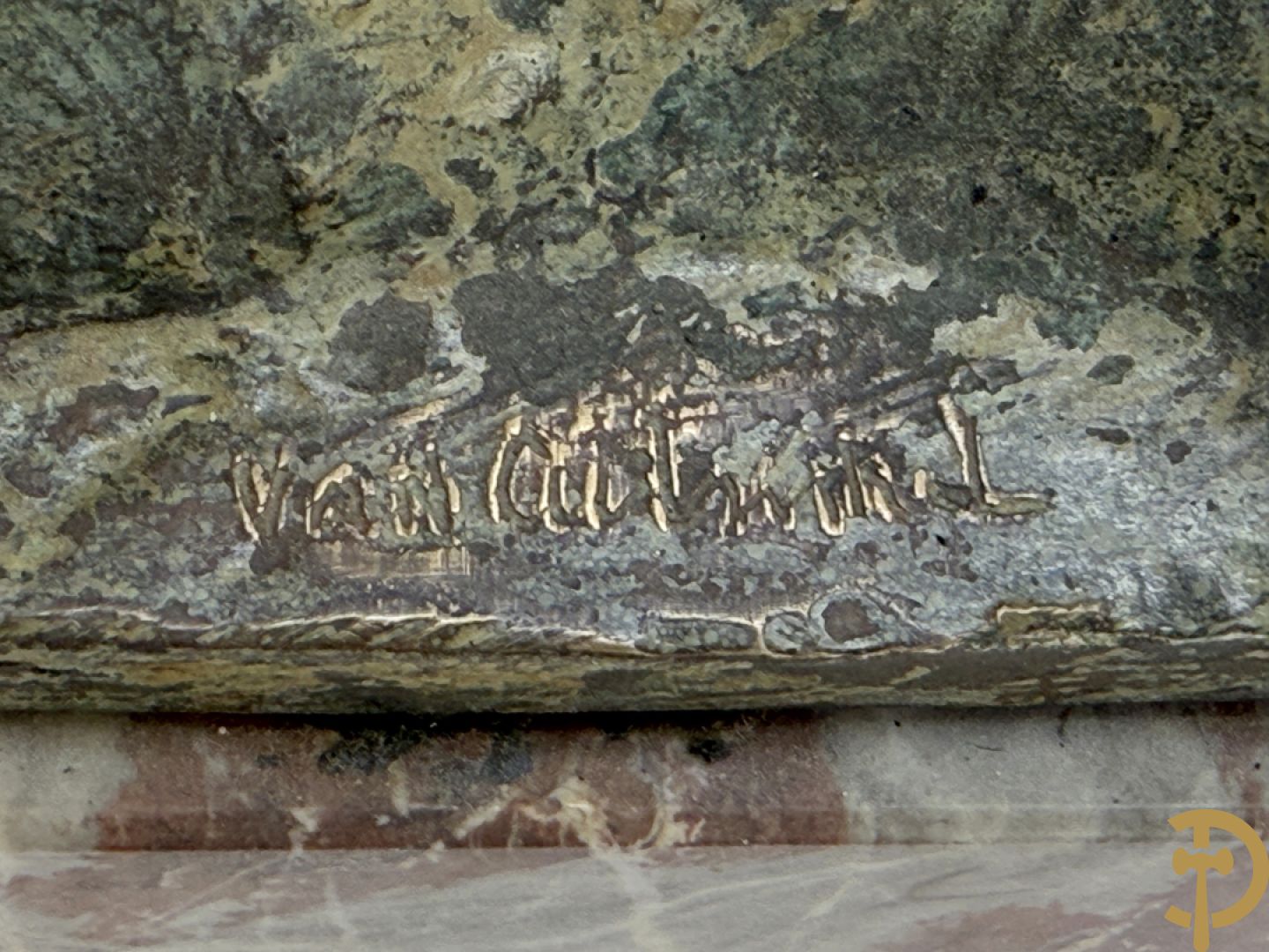 VAN CuL...(?) onleesbaar getekend achteraan Bronzen boegbeeld W.O. II Duits met tekens op marmeren sokkel