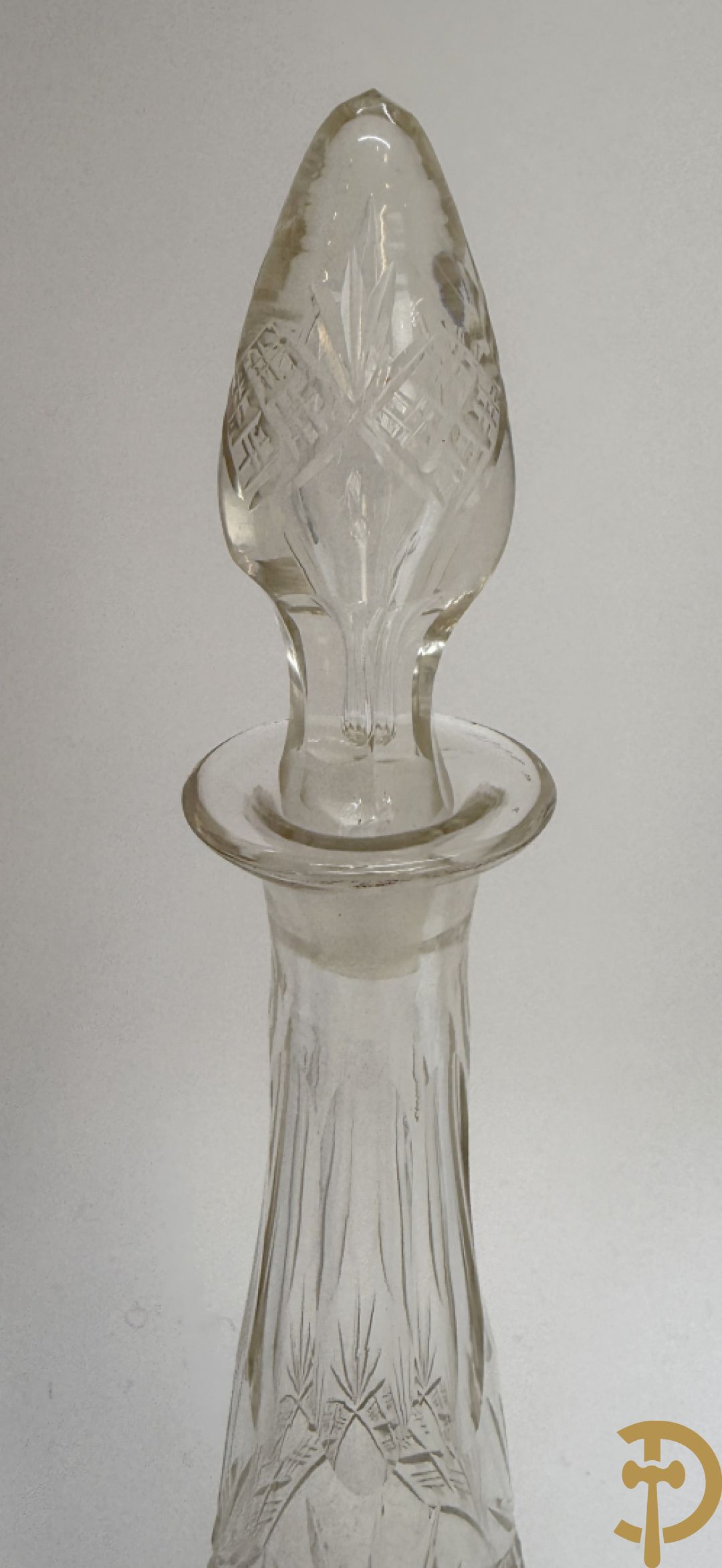 Paar diamantgeslepen karaffen + 5 andere karaffen