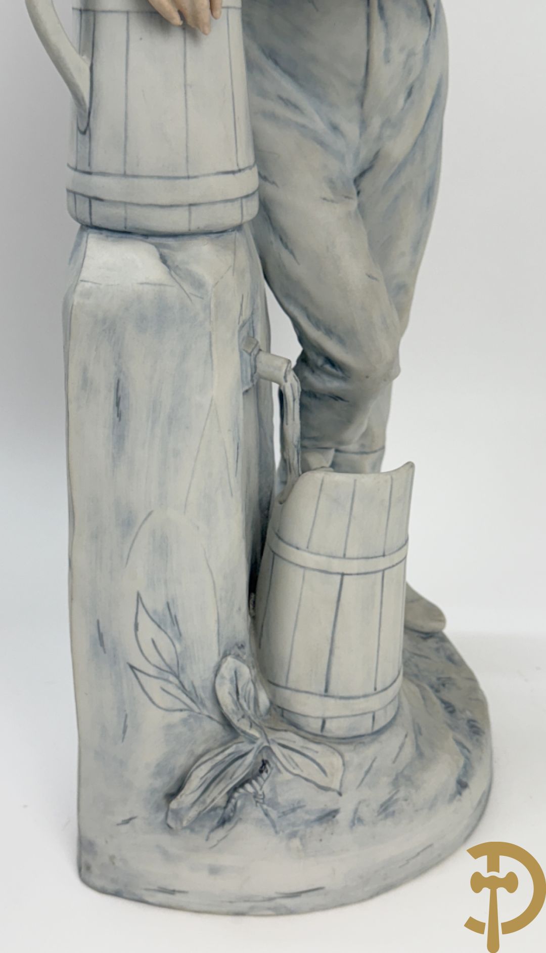 Paar Royal Dux beelden van koppel bij de waterbron, nummers 10563 en 10564