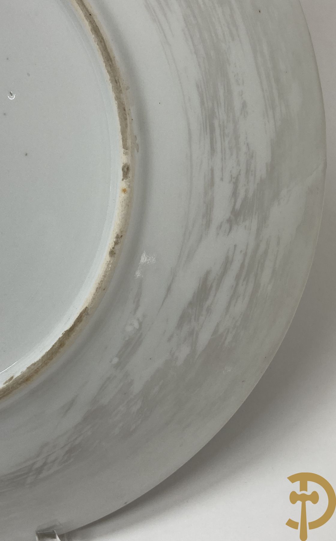 Paar porseleinen borden met vlinderdecor