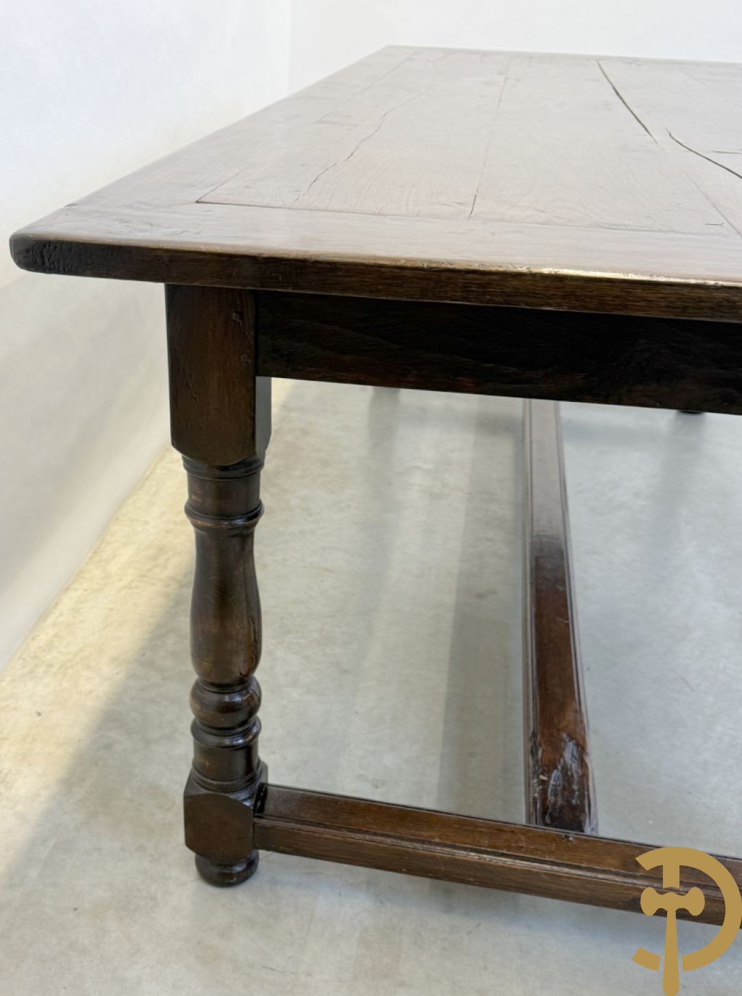 Massief eiken tafel op ballusterpoten