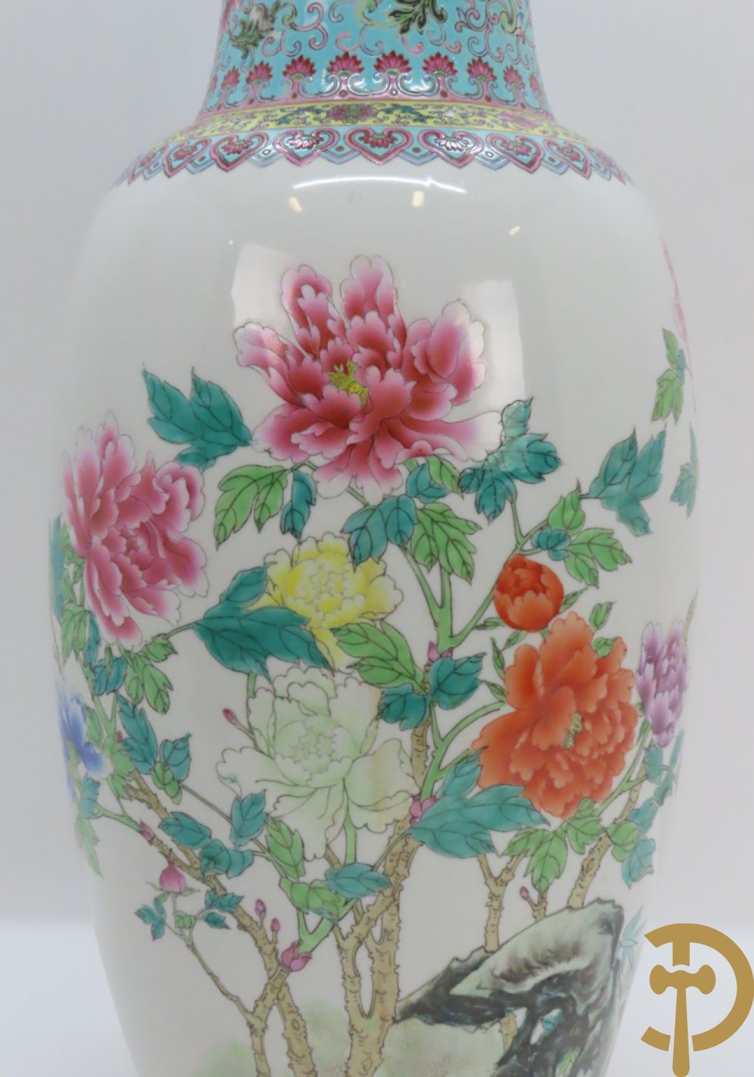 Chinese porseleinen repubieksvaas met bloementafereel