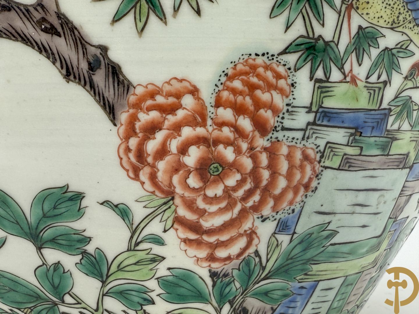 Chinese porseleinen cacheot met bloemen en vogeldecor