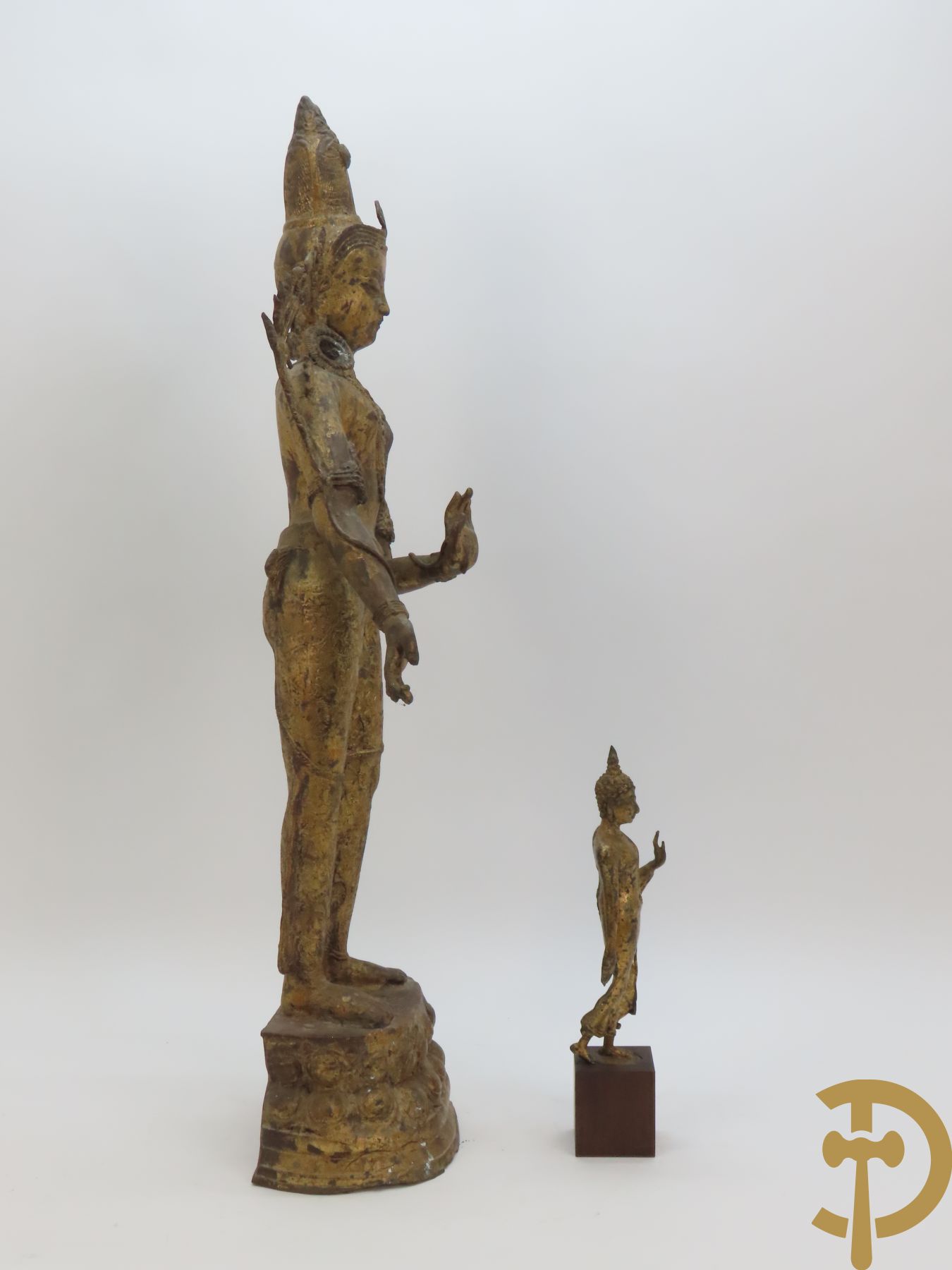 Bronzen verguld boedhistisch staand beeld + klein bronzen boedhistisch beeld