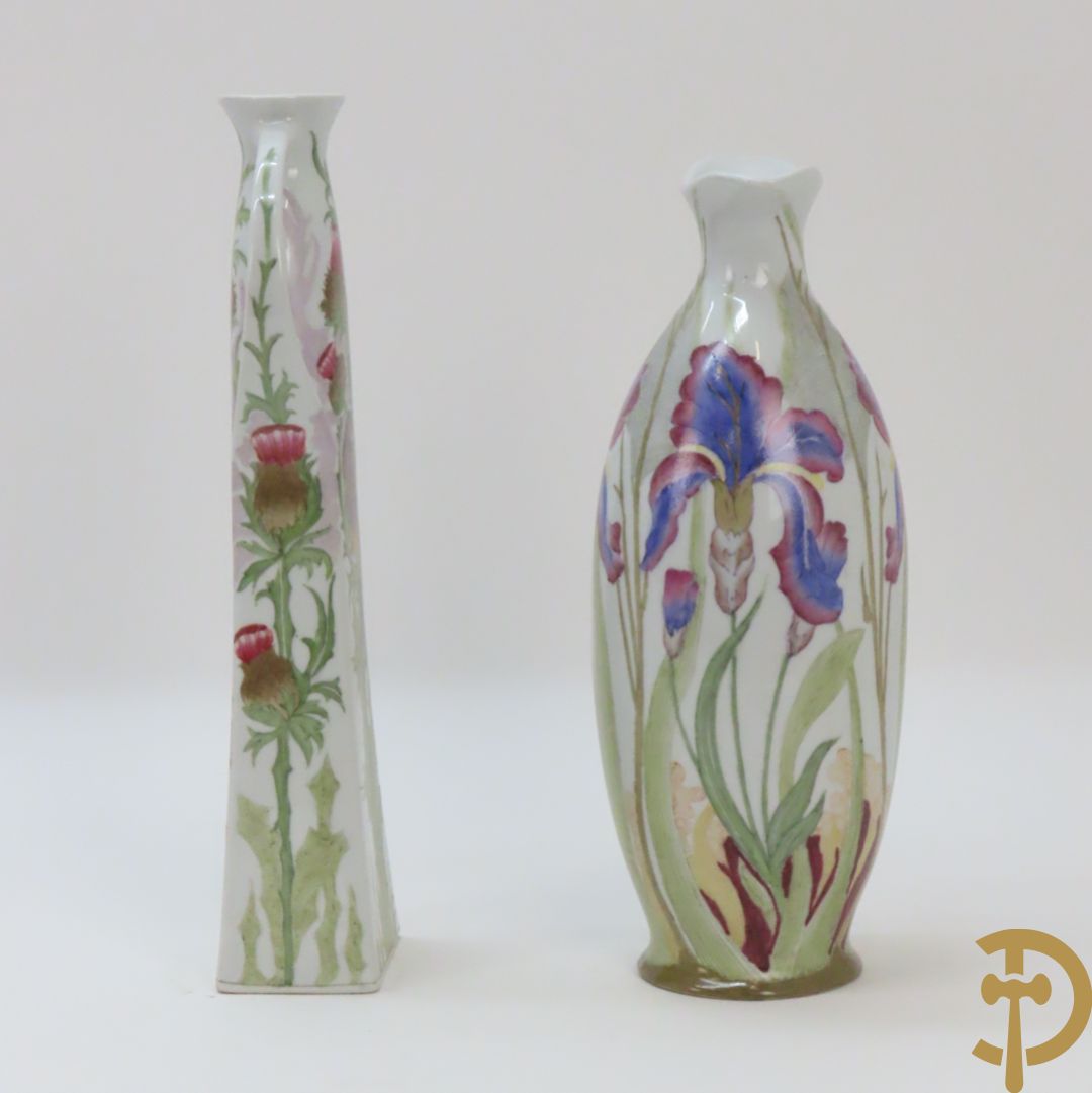 Twee Hollandse vazen met bloemendecor, Colenbrander Arnhem Holland