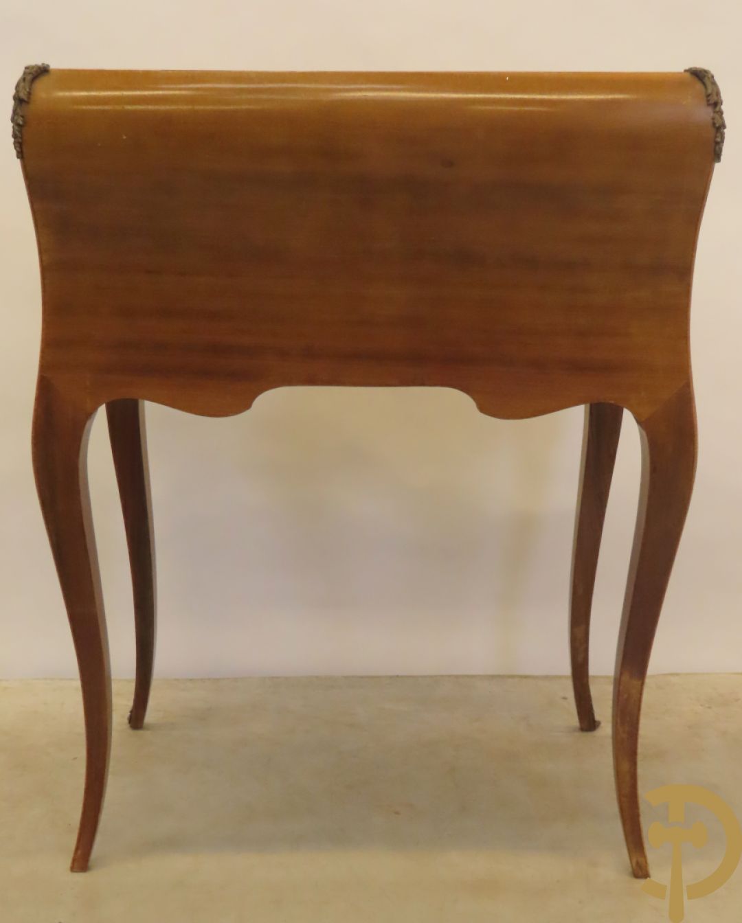 Notelaren damesklapsecretaire met parkettage en zonnestraalfineer, bezet met bronsbeslag - op voluutvormige poten