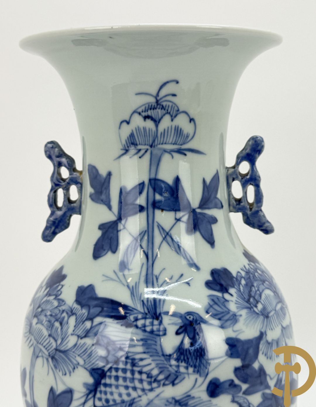 Chinese blauw/witte porseleinen vaas met bloemen en vogeldecor