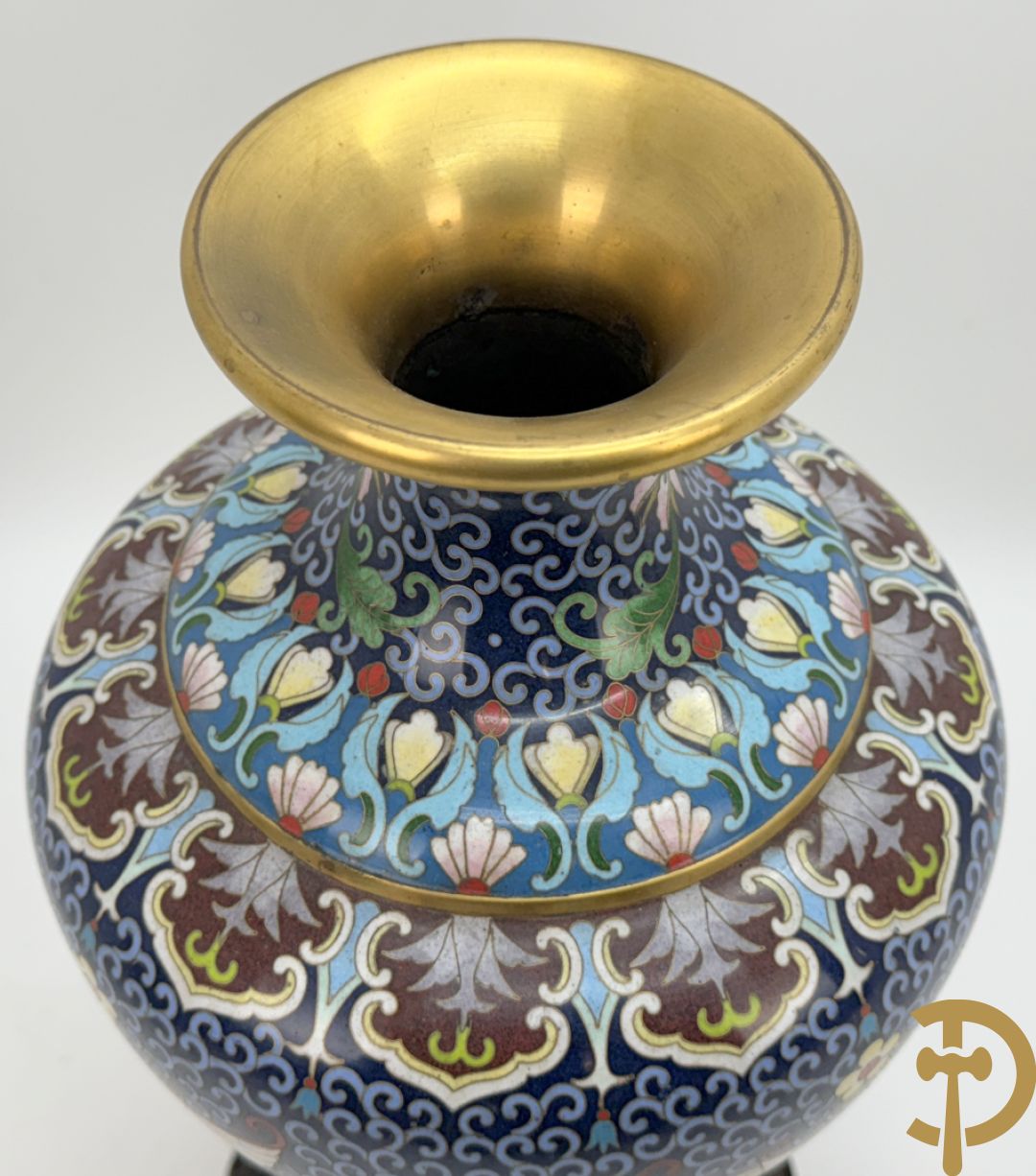 Paar cloisoné vazen met bloemen- en vogeldecor